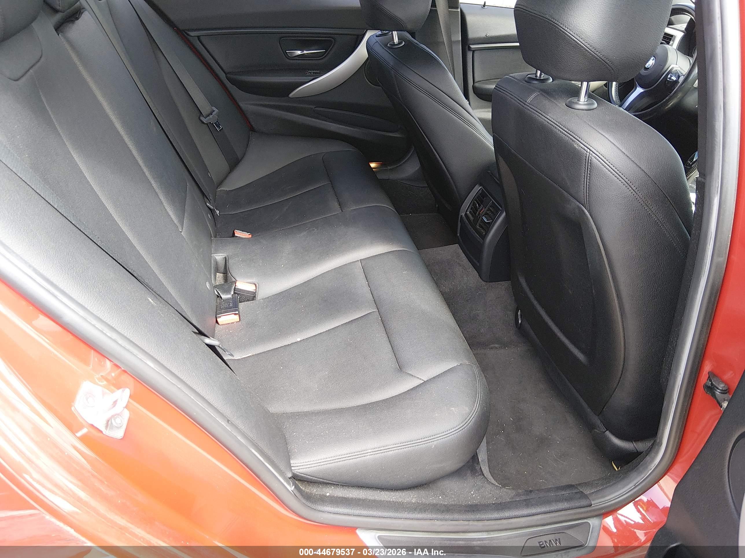 BMW 320I image 8