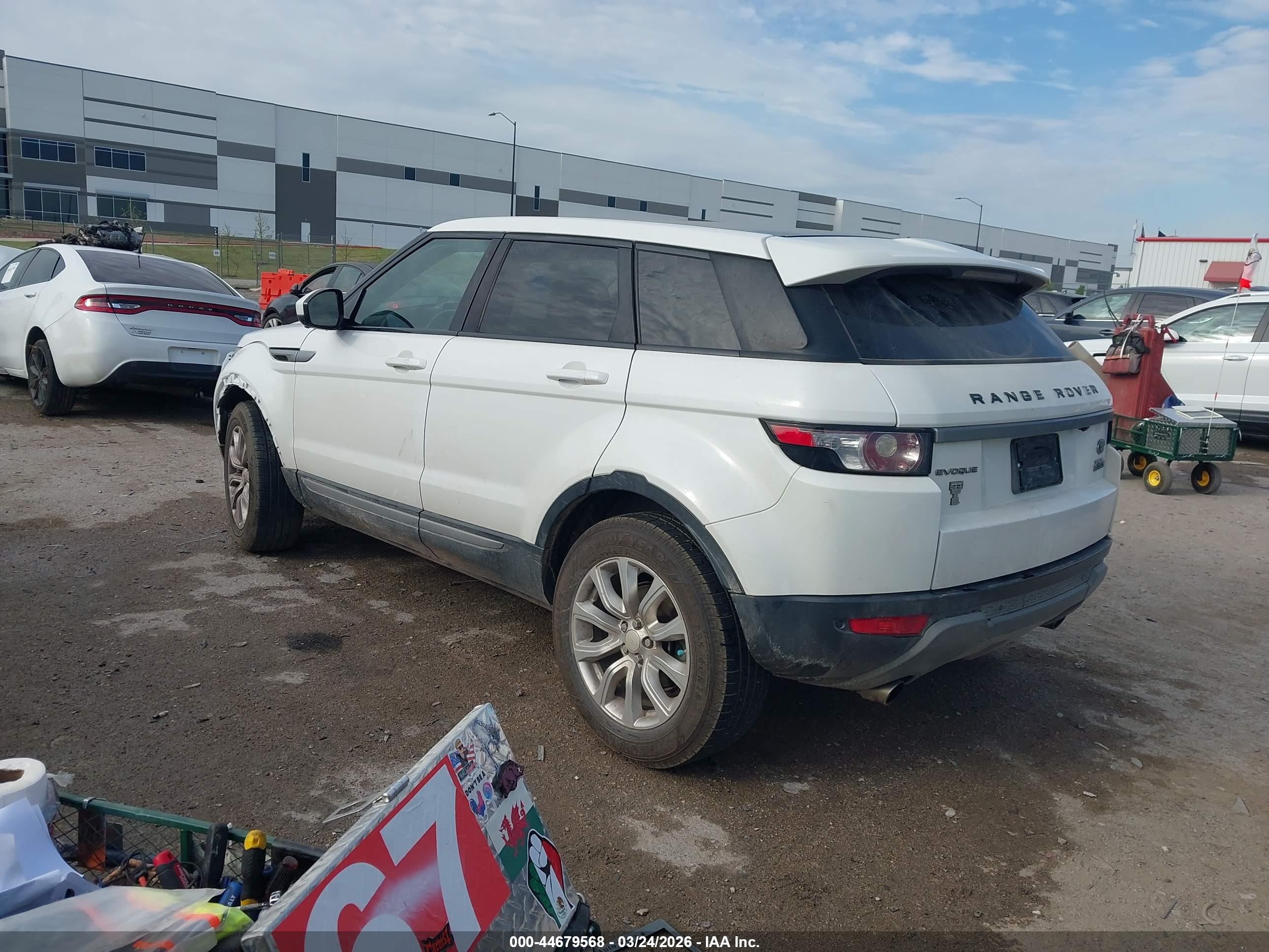 LAND ROVER image 3