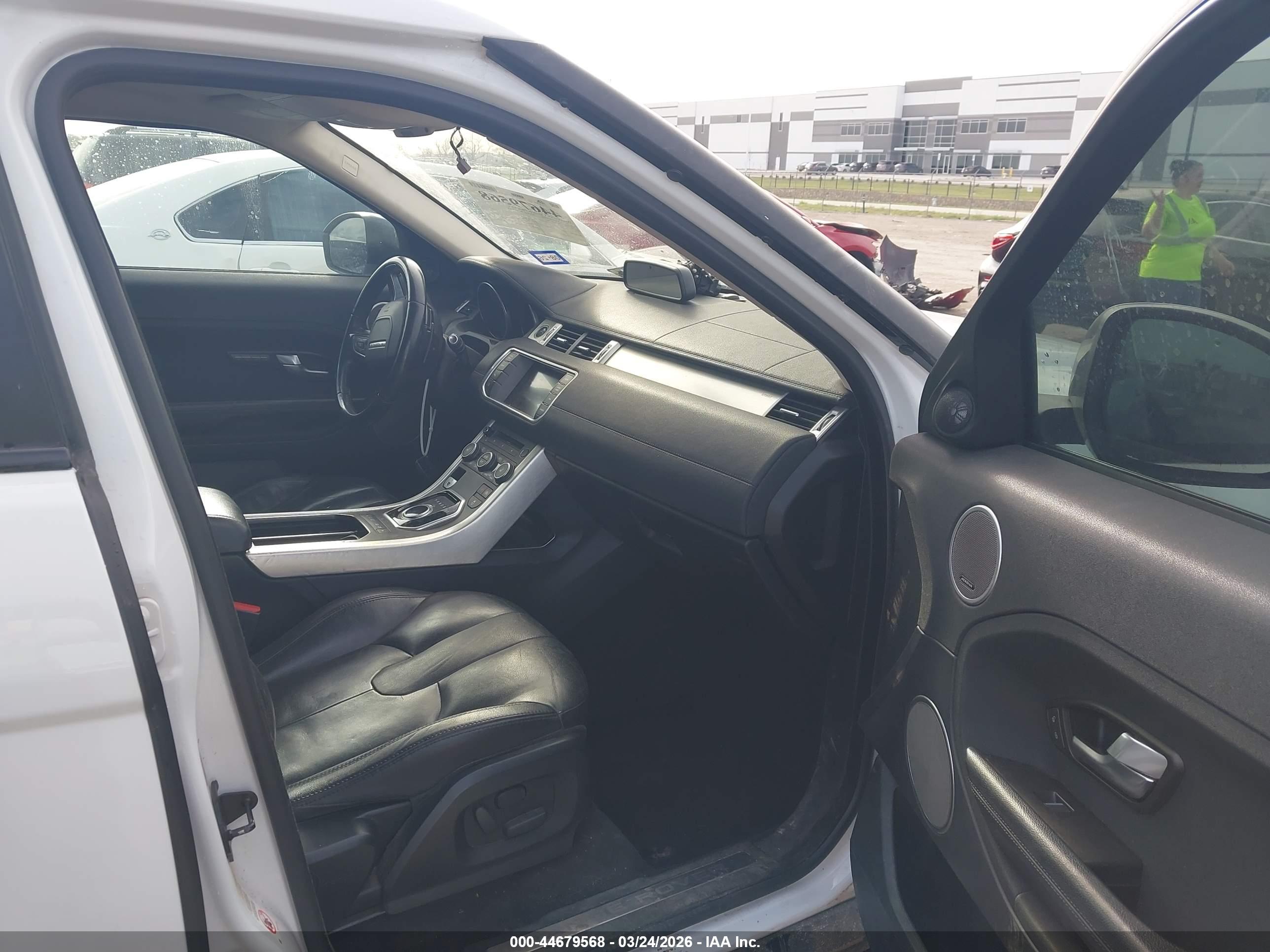 LAND ROVER image 5