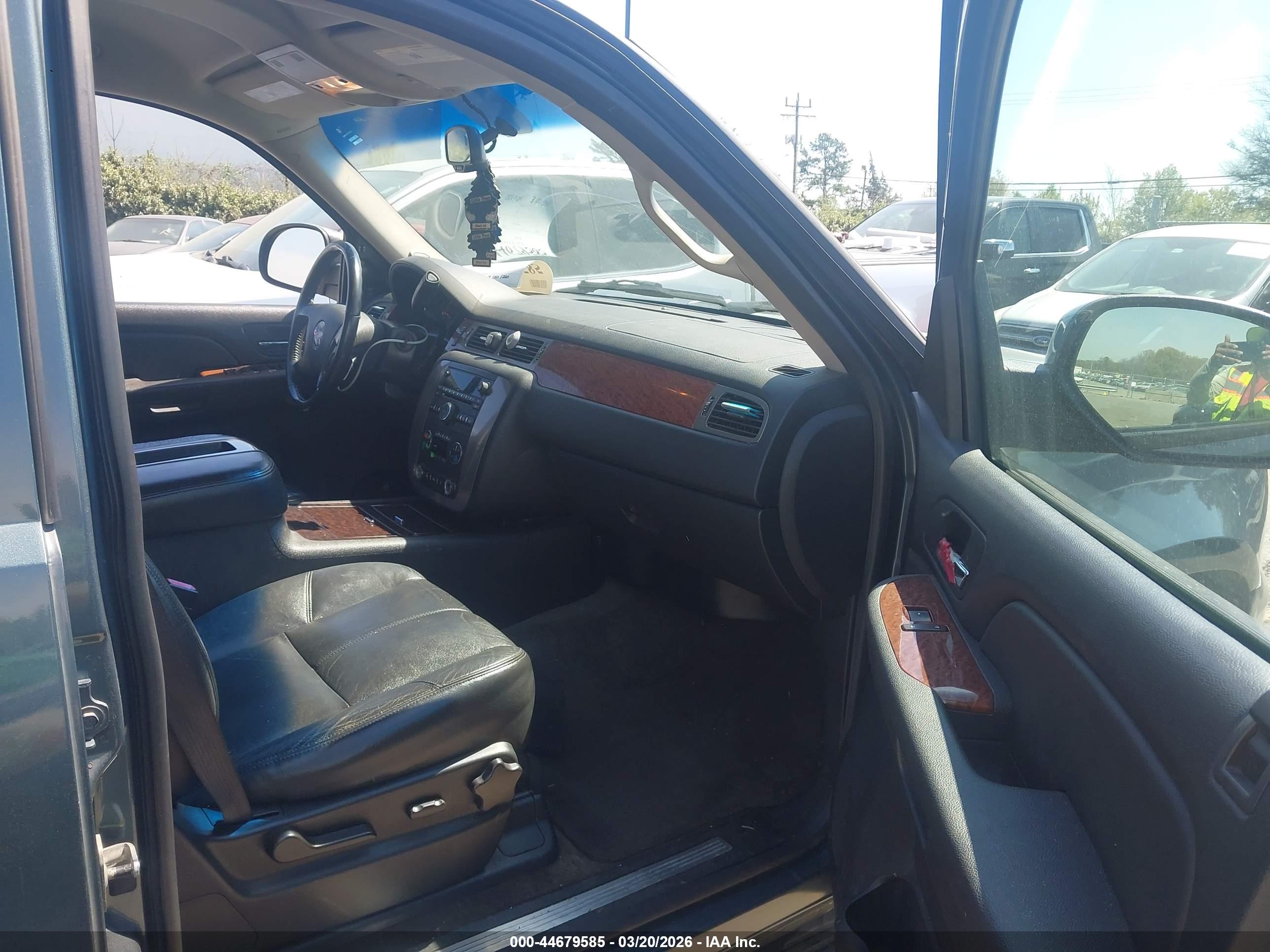 GMC YUKON image 5