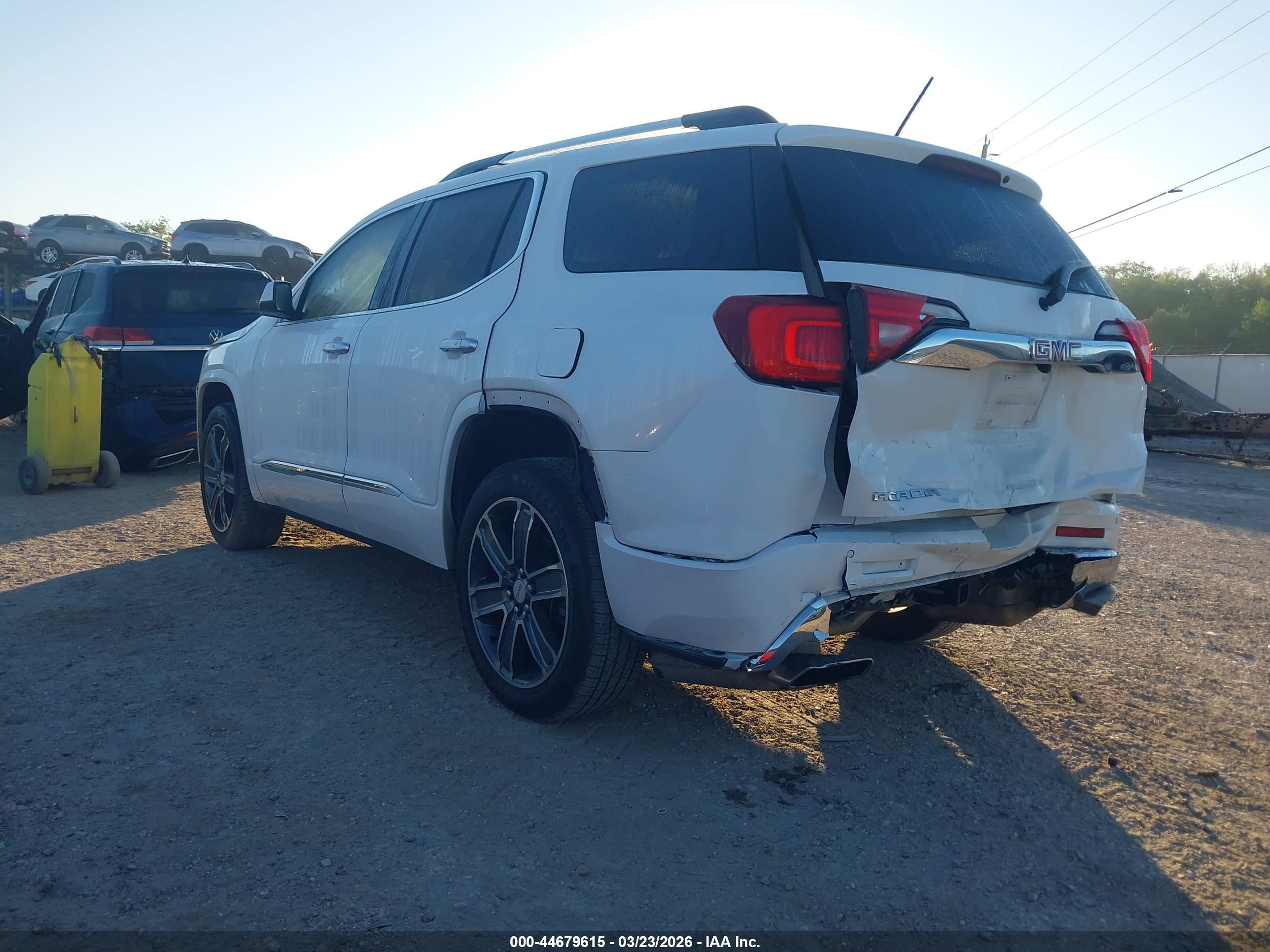 GMC ACADIA image 3