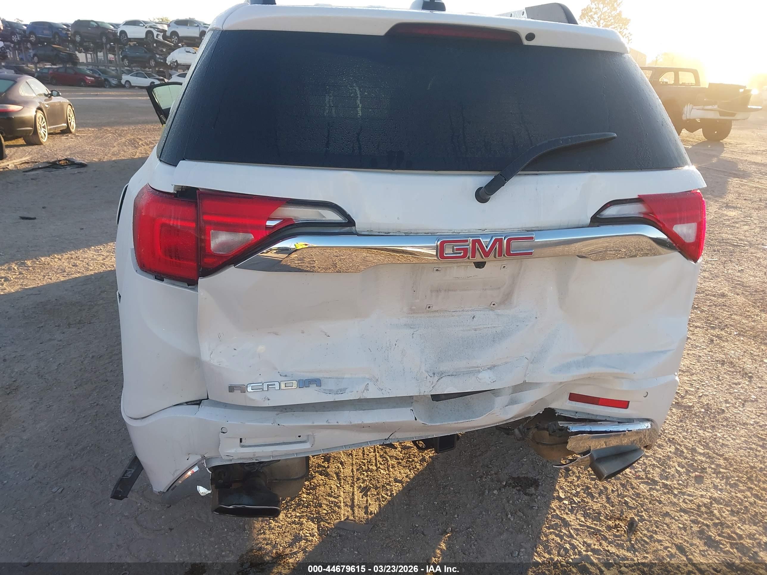 GMC ACADIA image 6