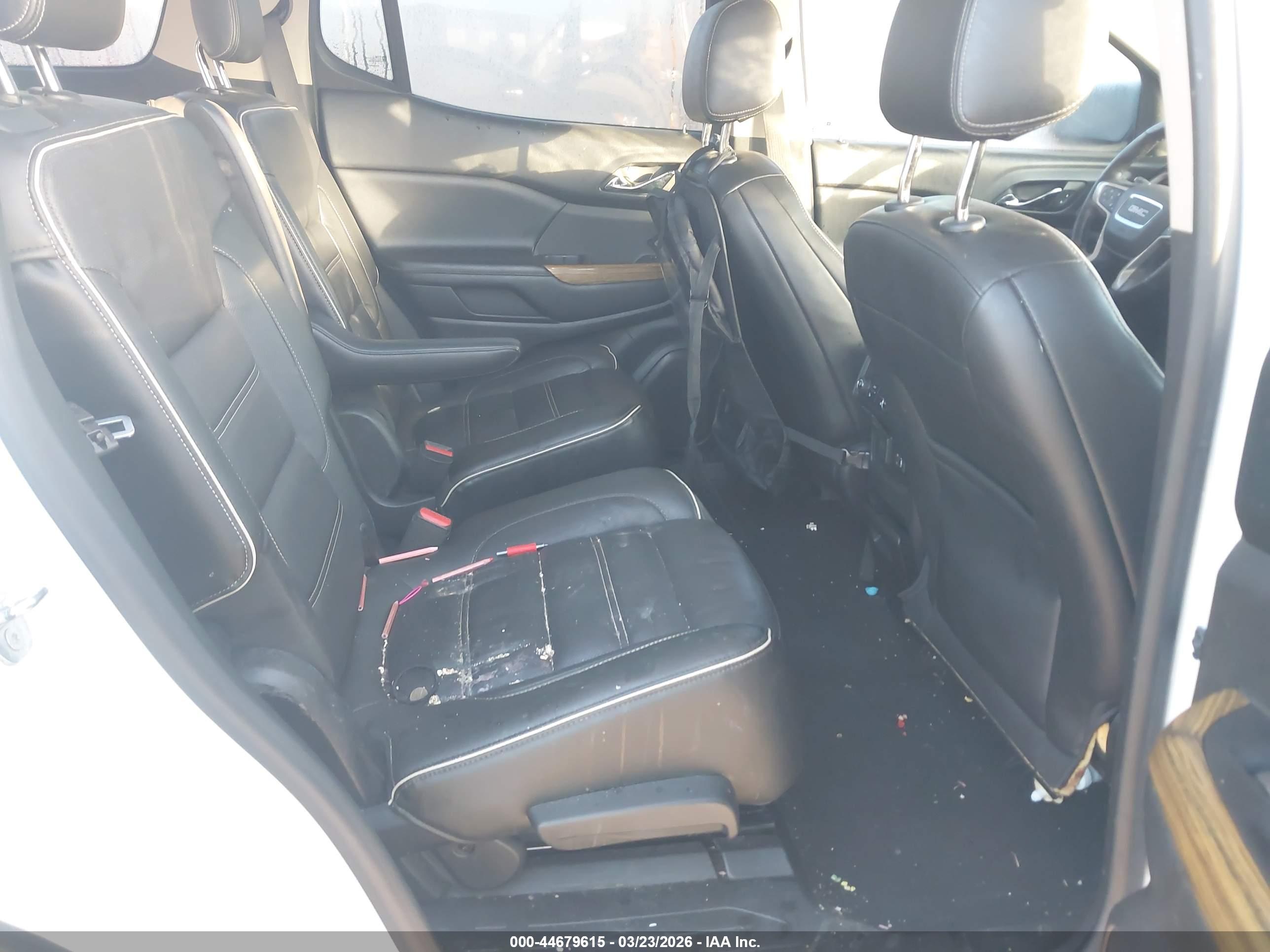 GMC ACADIA image 8