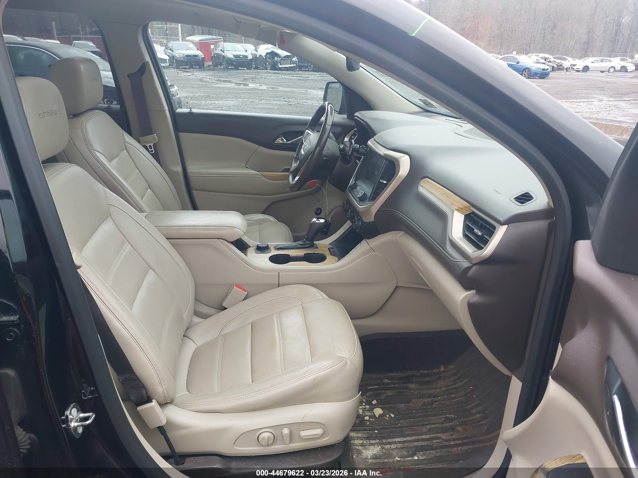 GMC ACADIA image 5