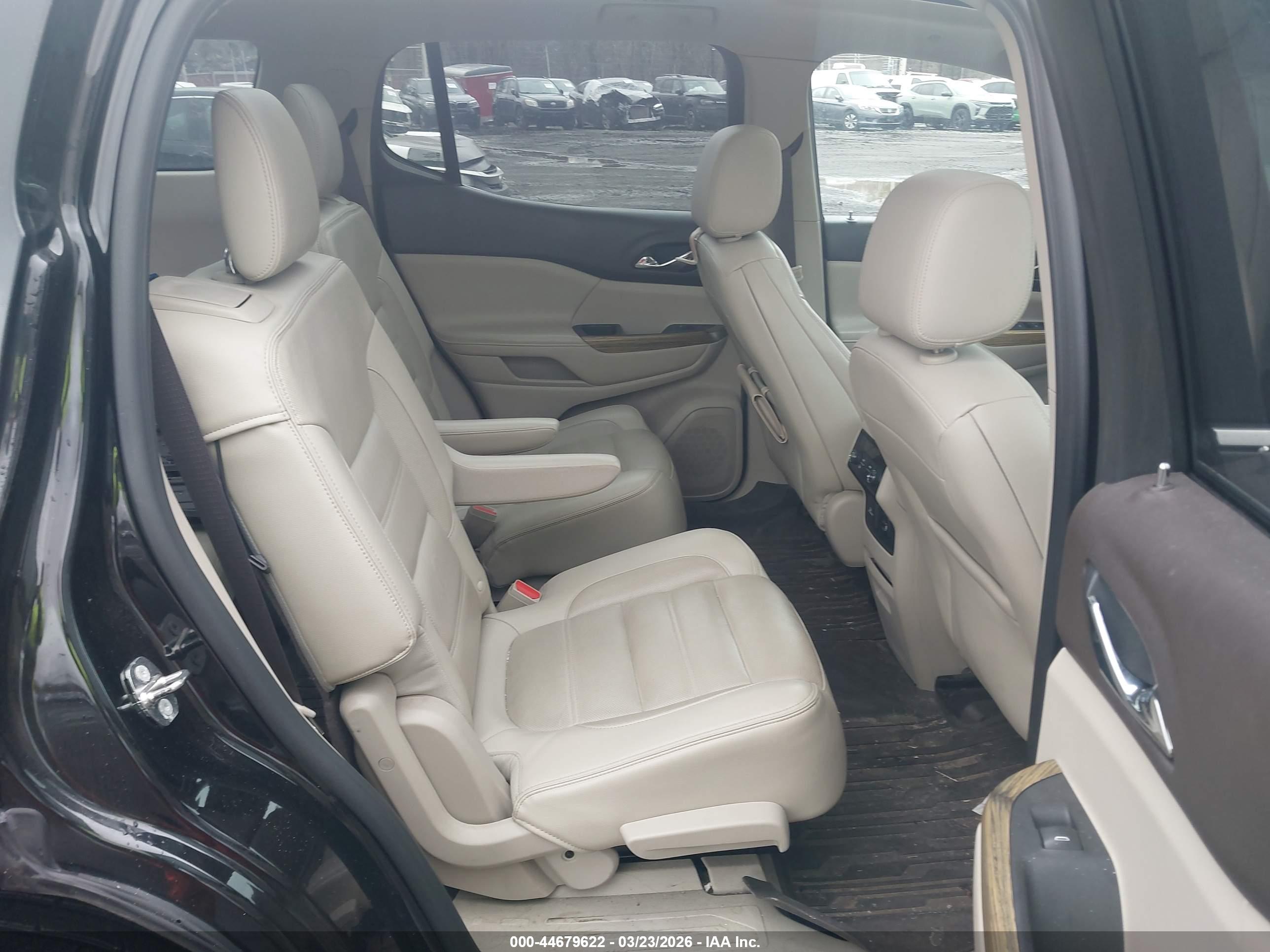 GMC ACADIA image 8