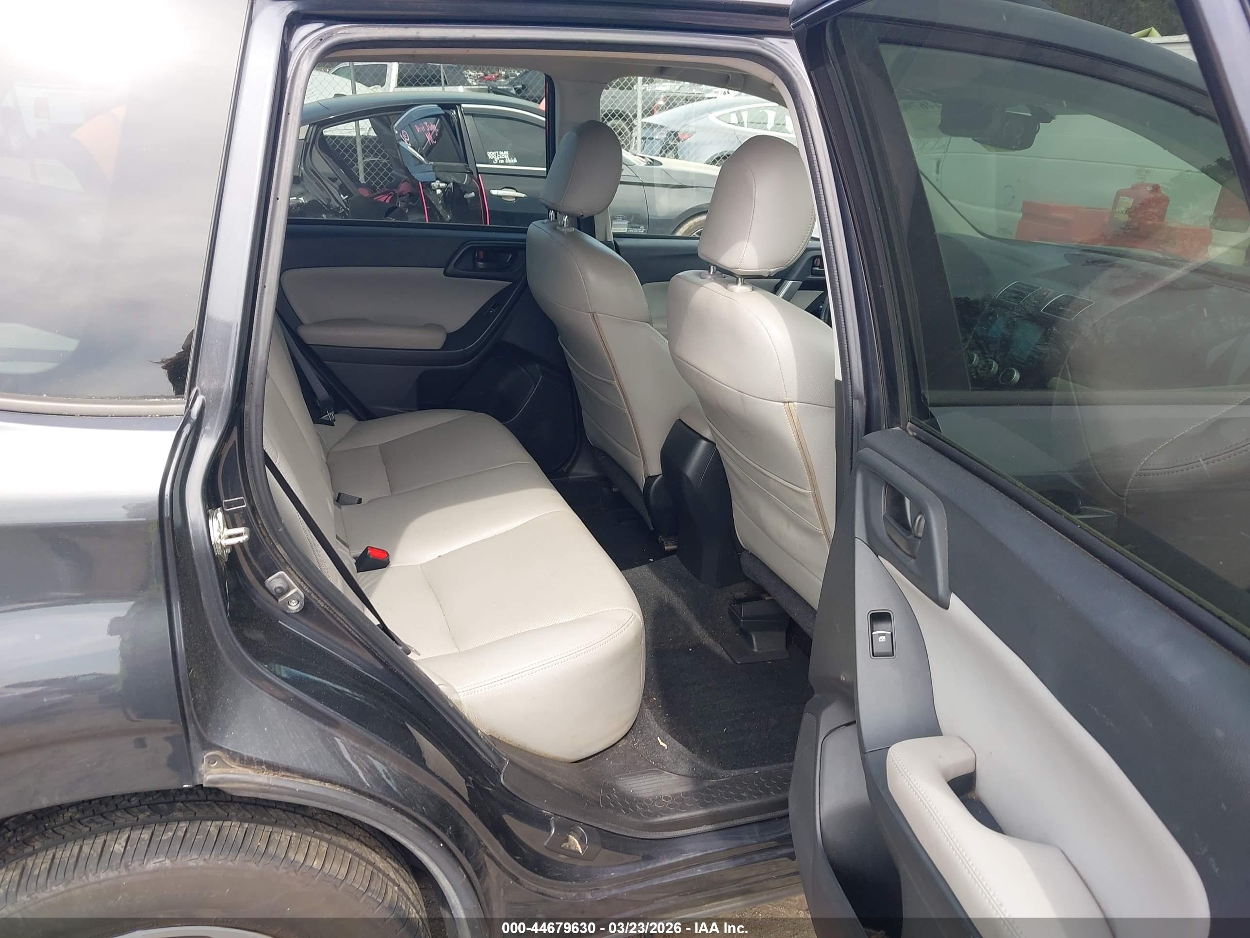 SUBARU FORESTER image 8
