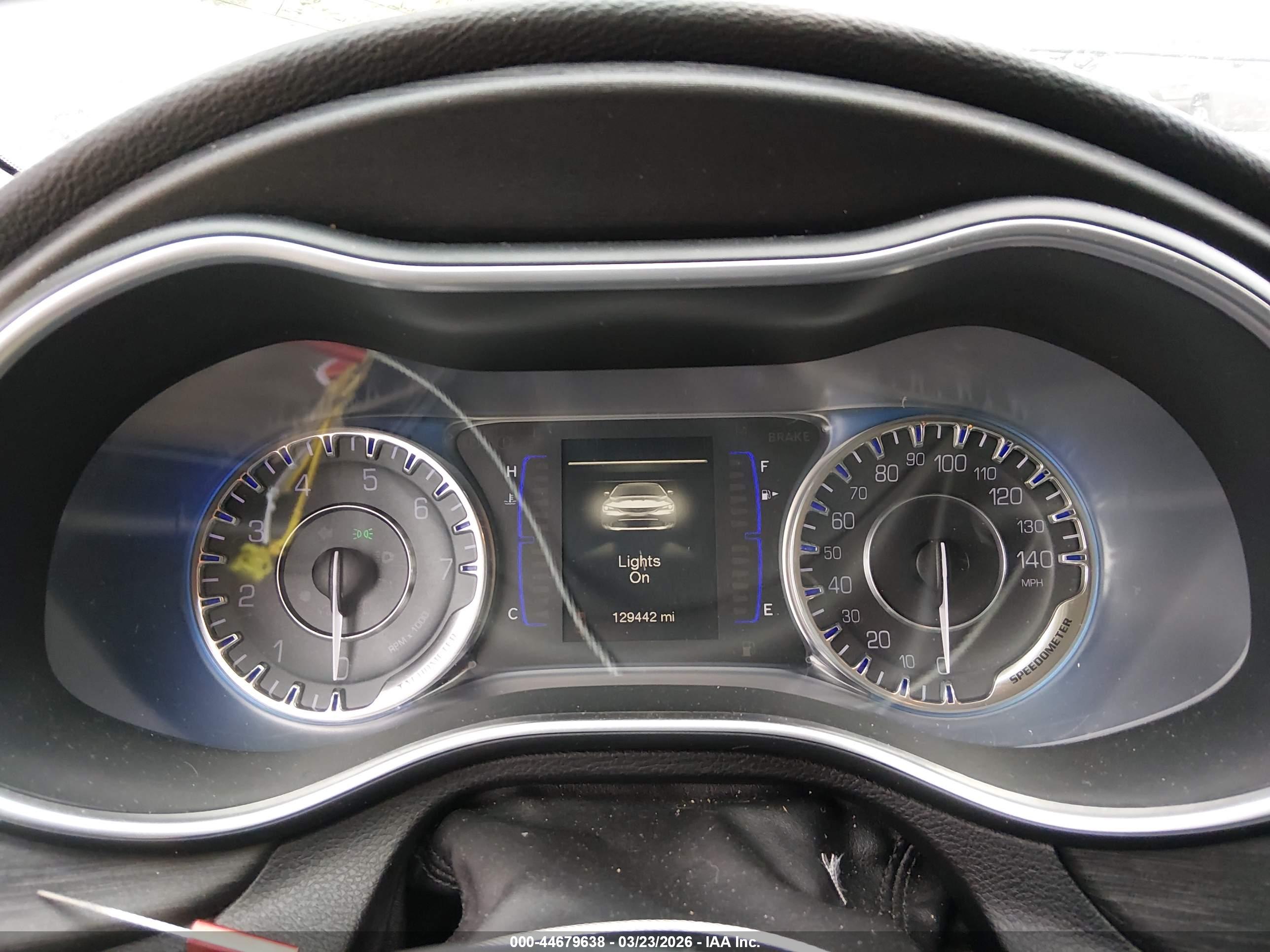 CHRYSLER 200 image 7