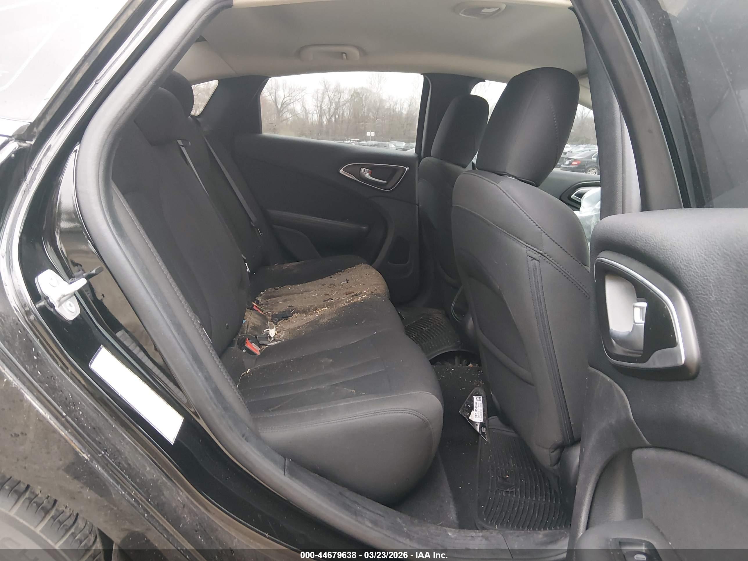 CHRYSLER 200 image 8