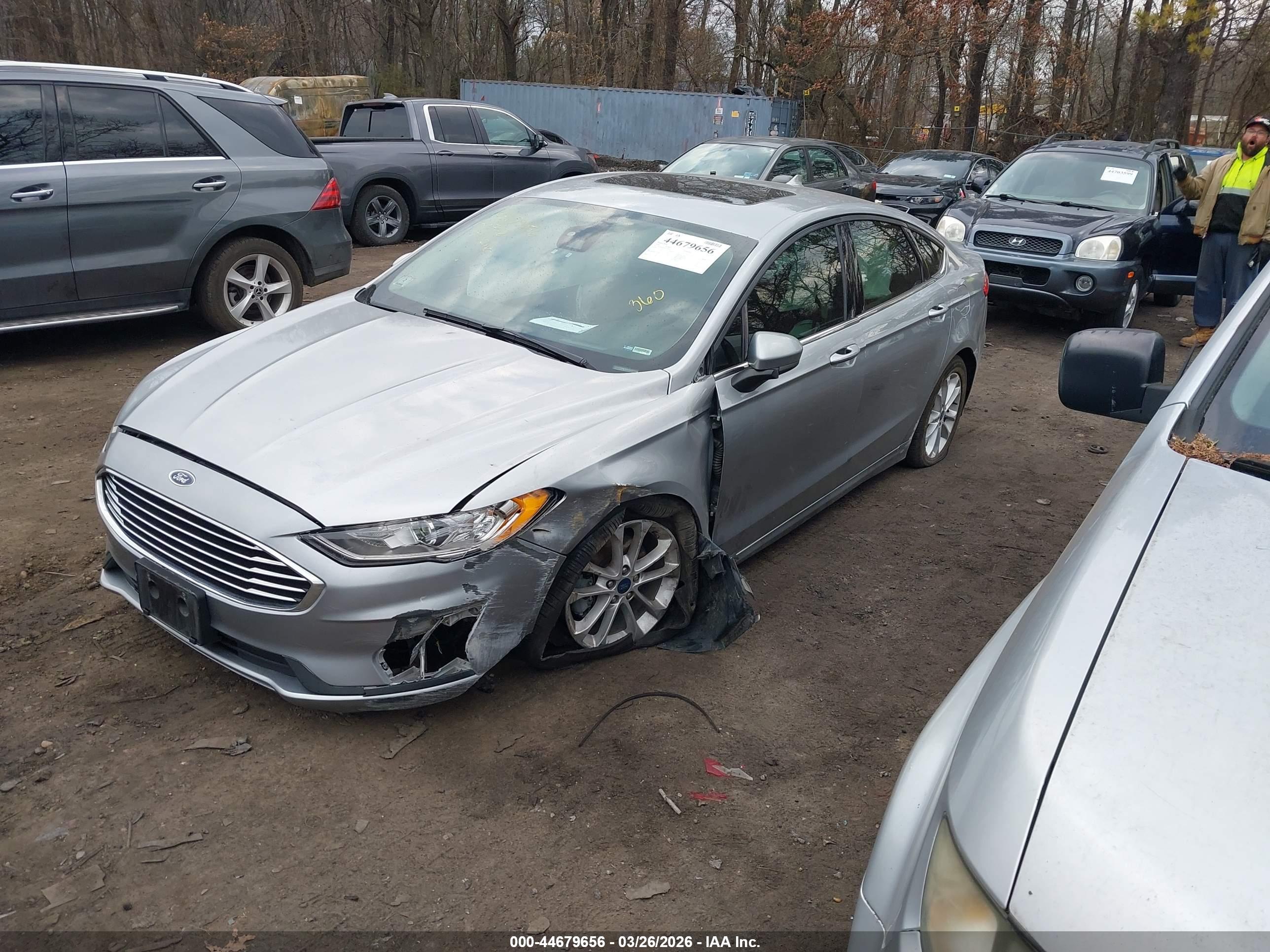FORD FUSION image 2