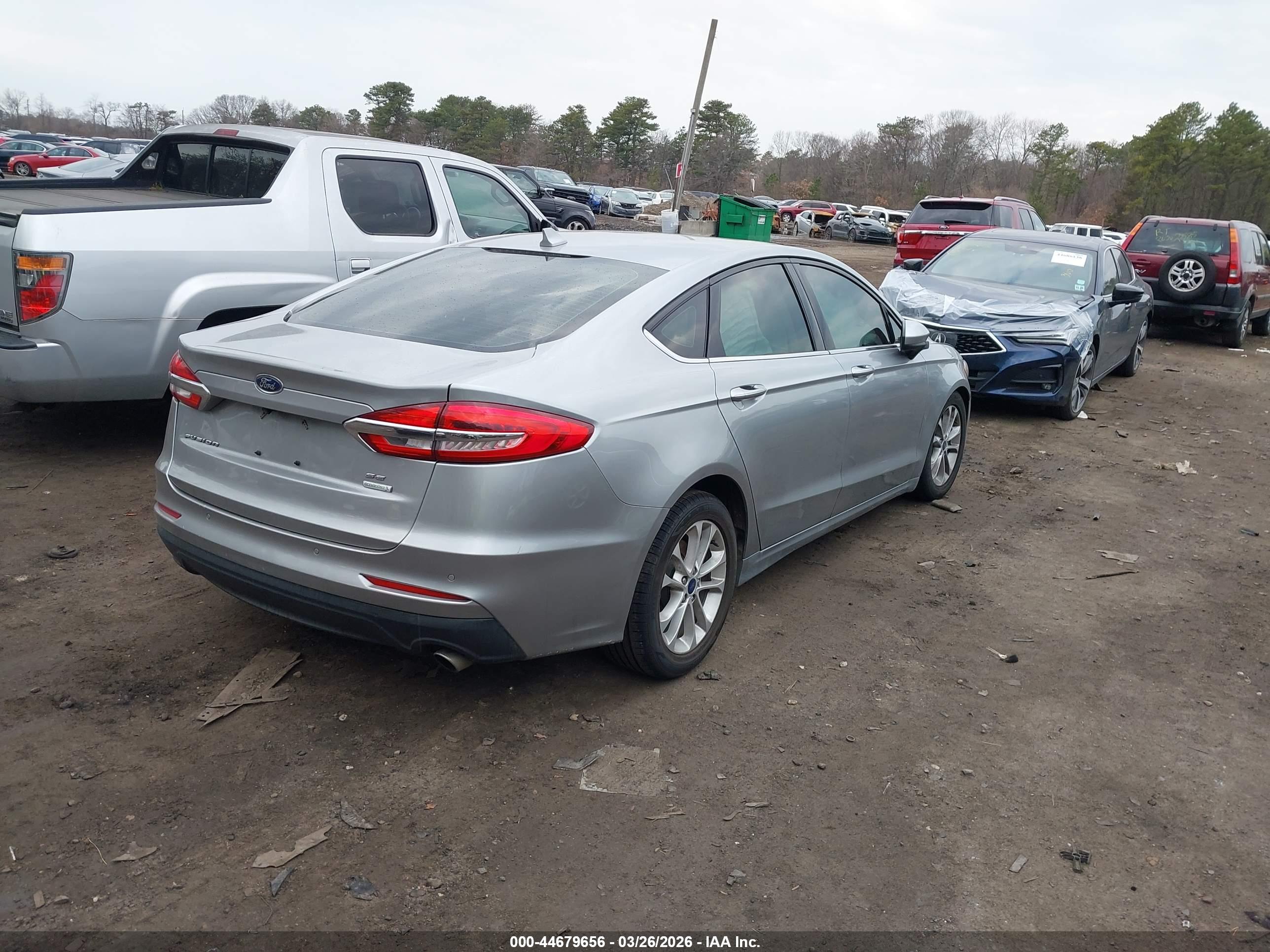 FORD FUSION image 4