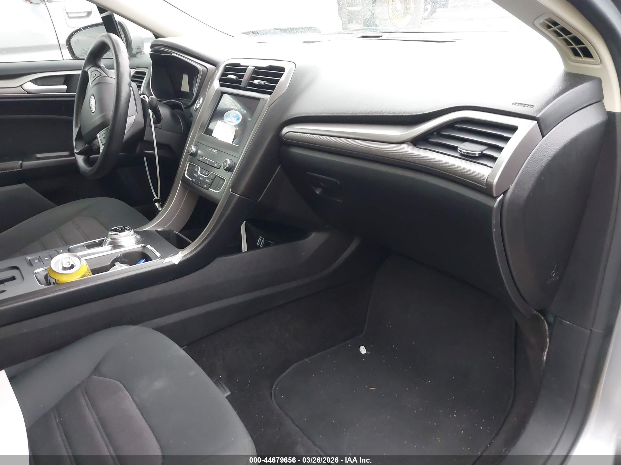FORD FUSION image 5