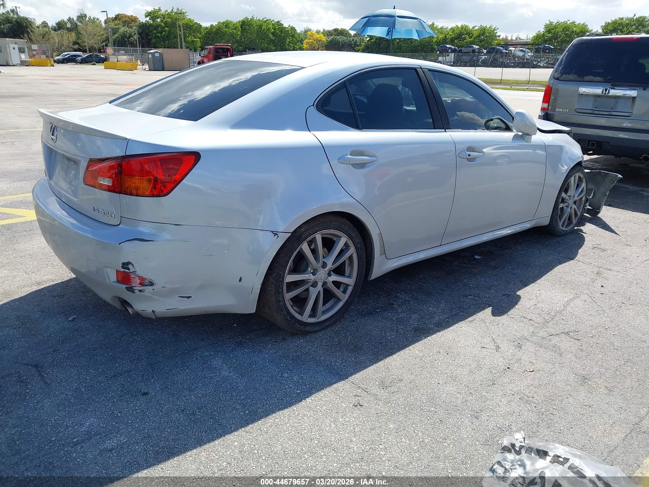 LEXUS IS image 4