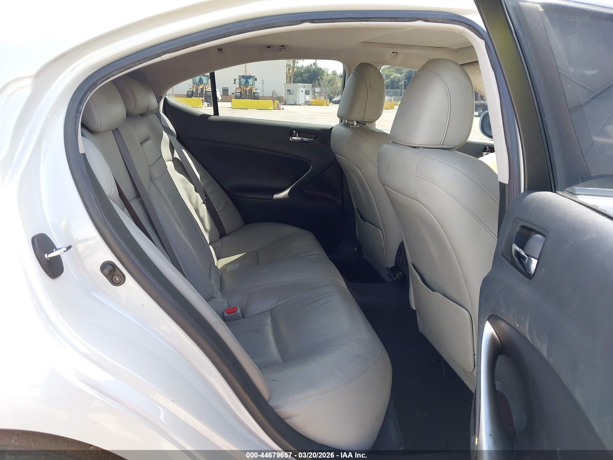 LEXUS IS image 8