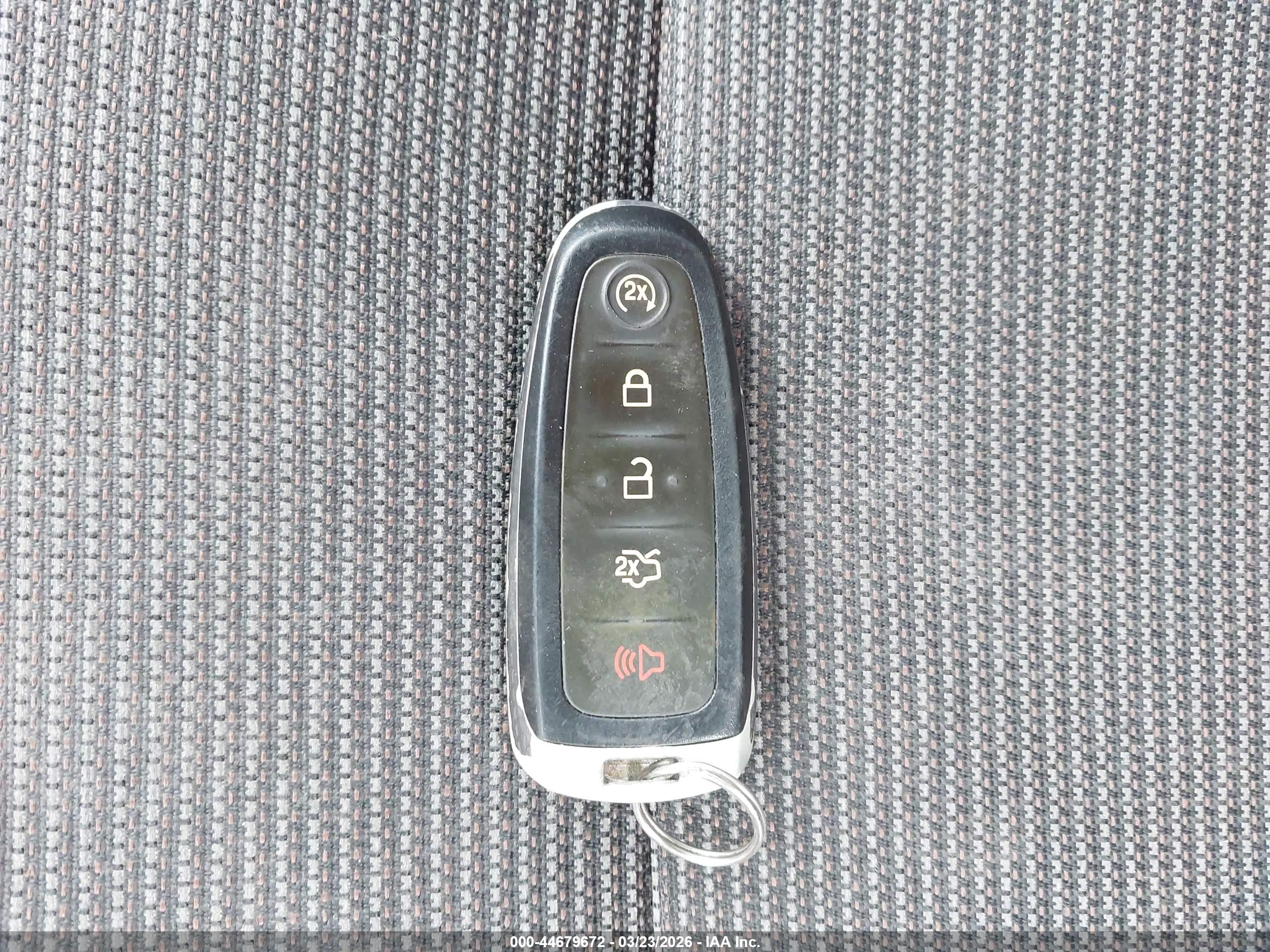 FORD TAURUS image 11