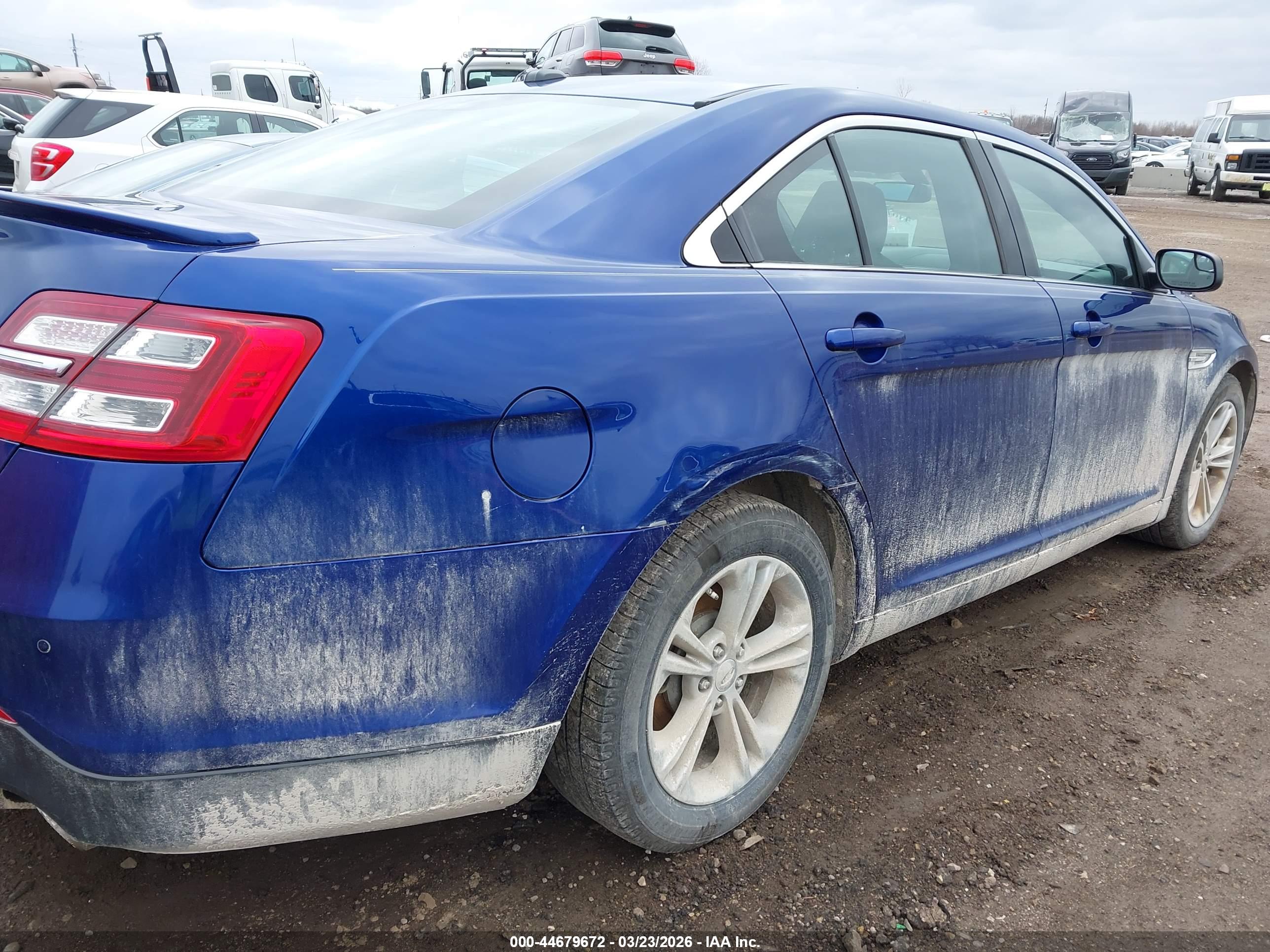 FORD TAURUS image 6