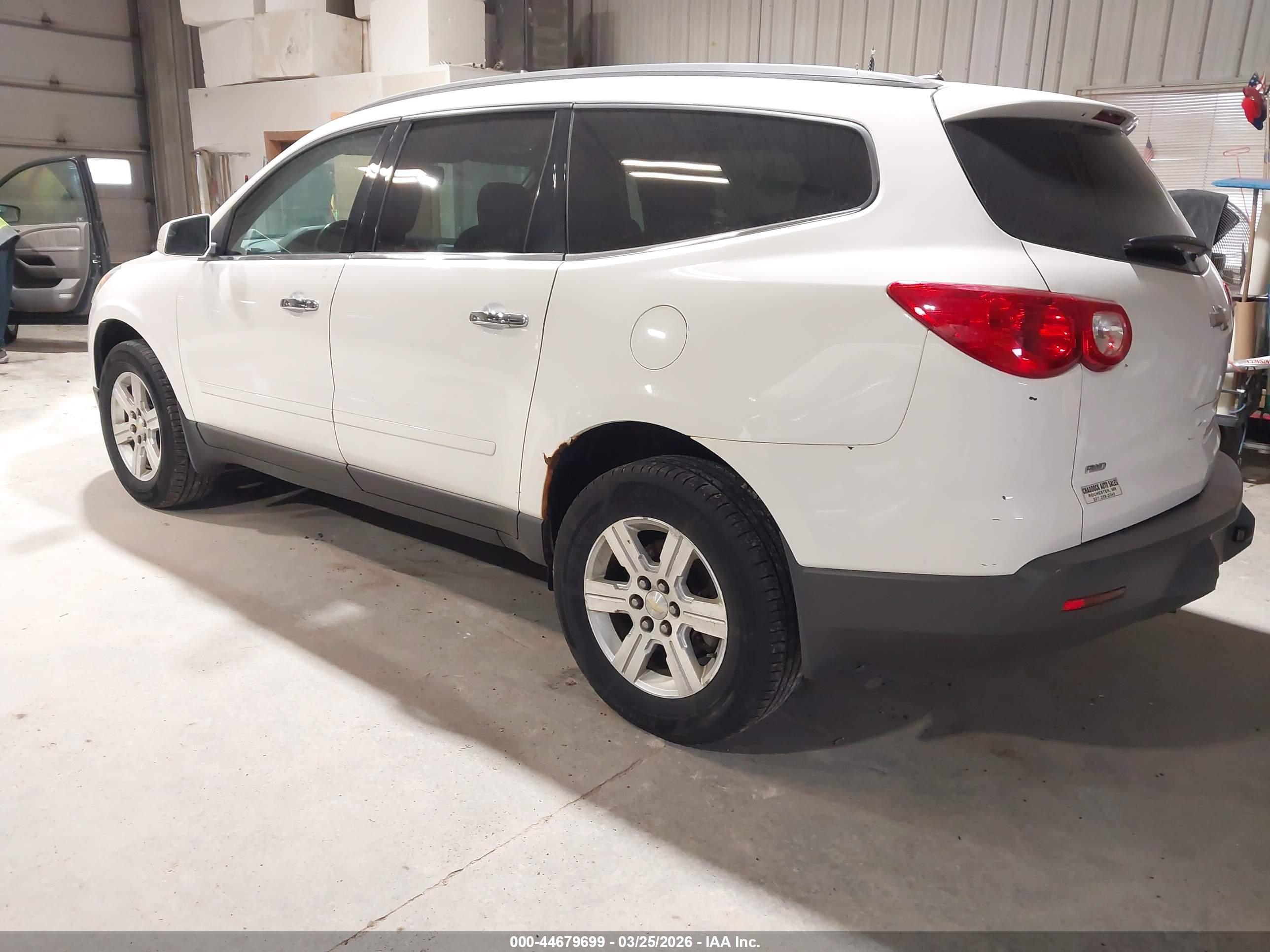 CHEVROLET TRAVERSE image 3