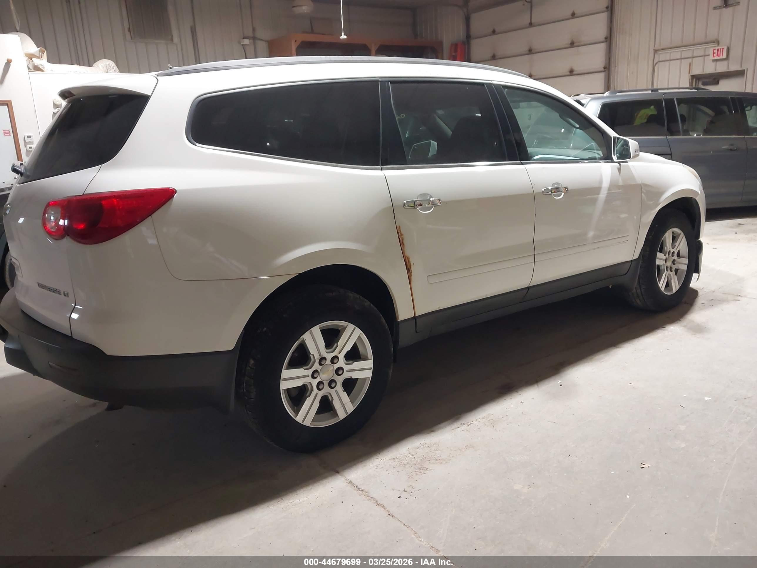CHEVROLET TRAVERSE image 4