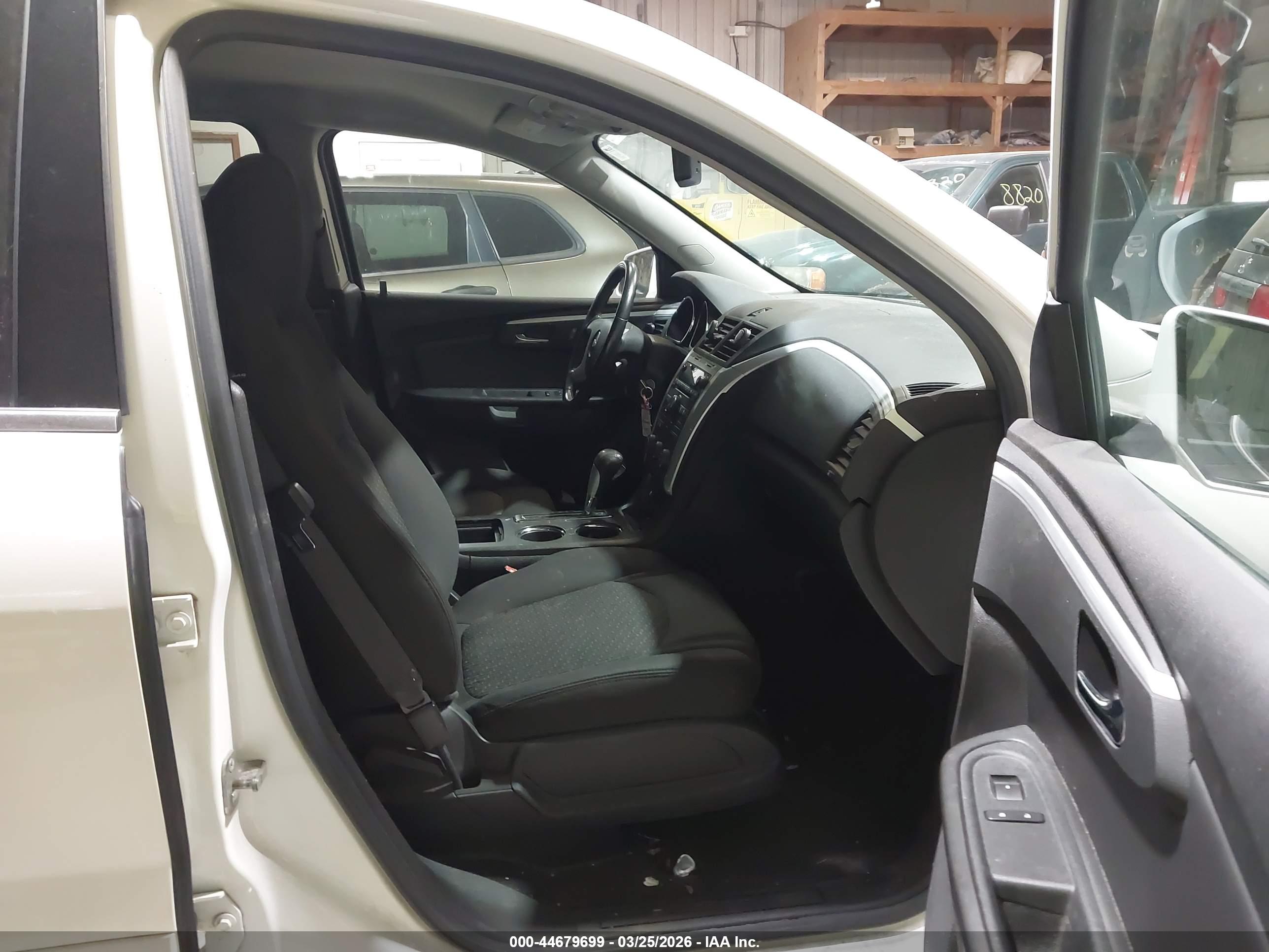 CHEVROLET TRAVERSE image 5