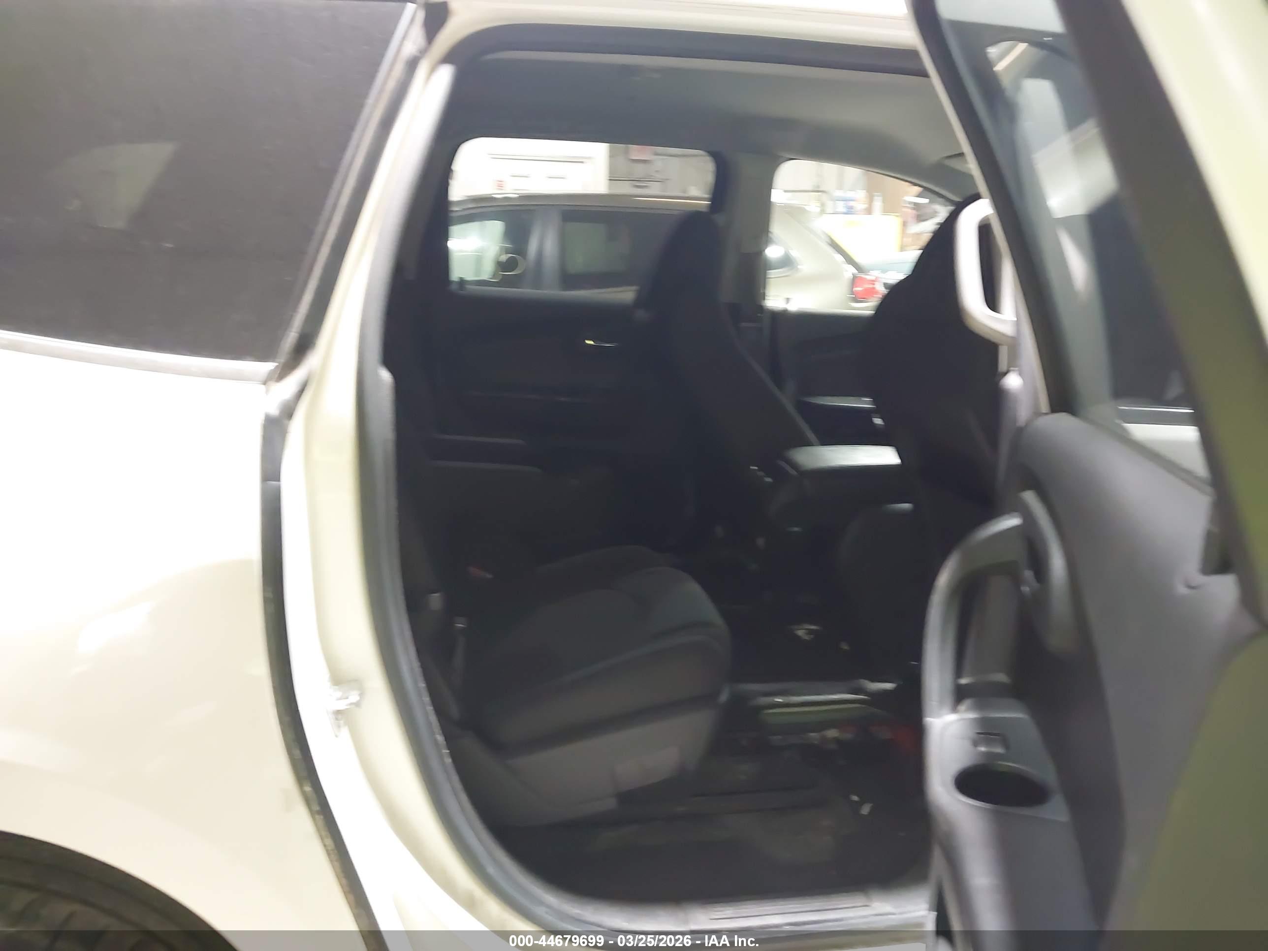 CHEVROLET TRAVERSE image 8