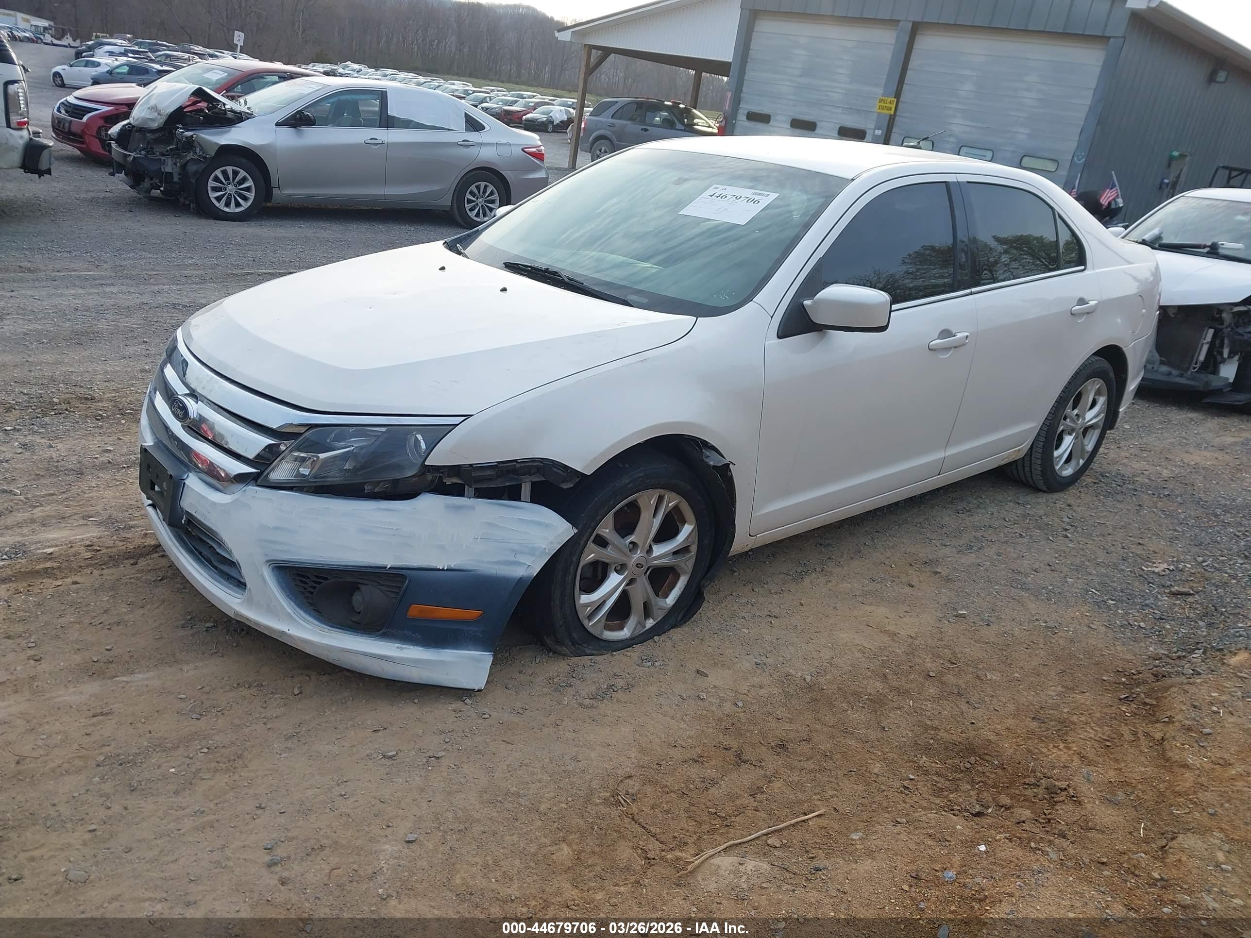 FORD FUSION image 2