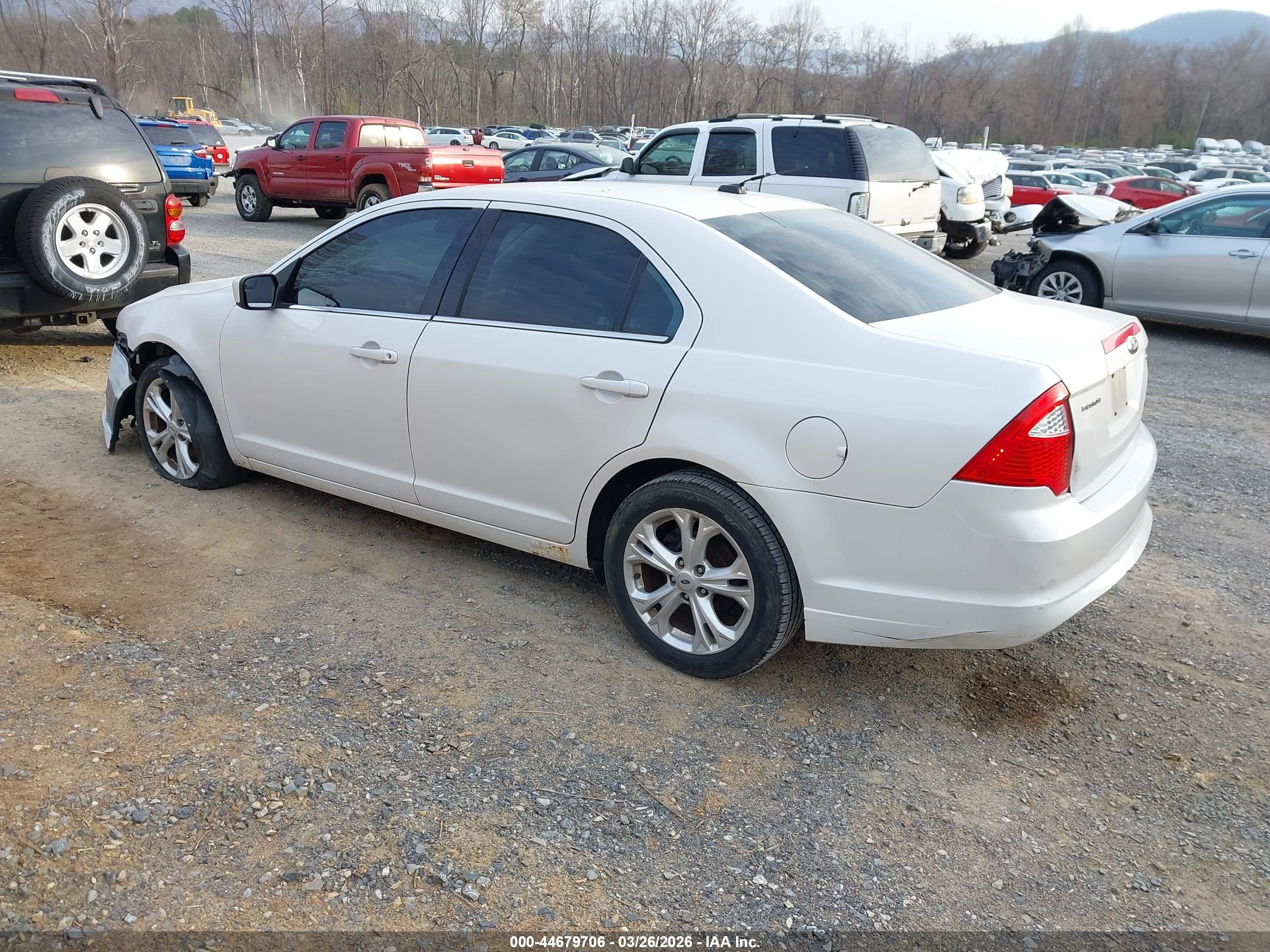 FORD FUSION image 3