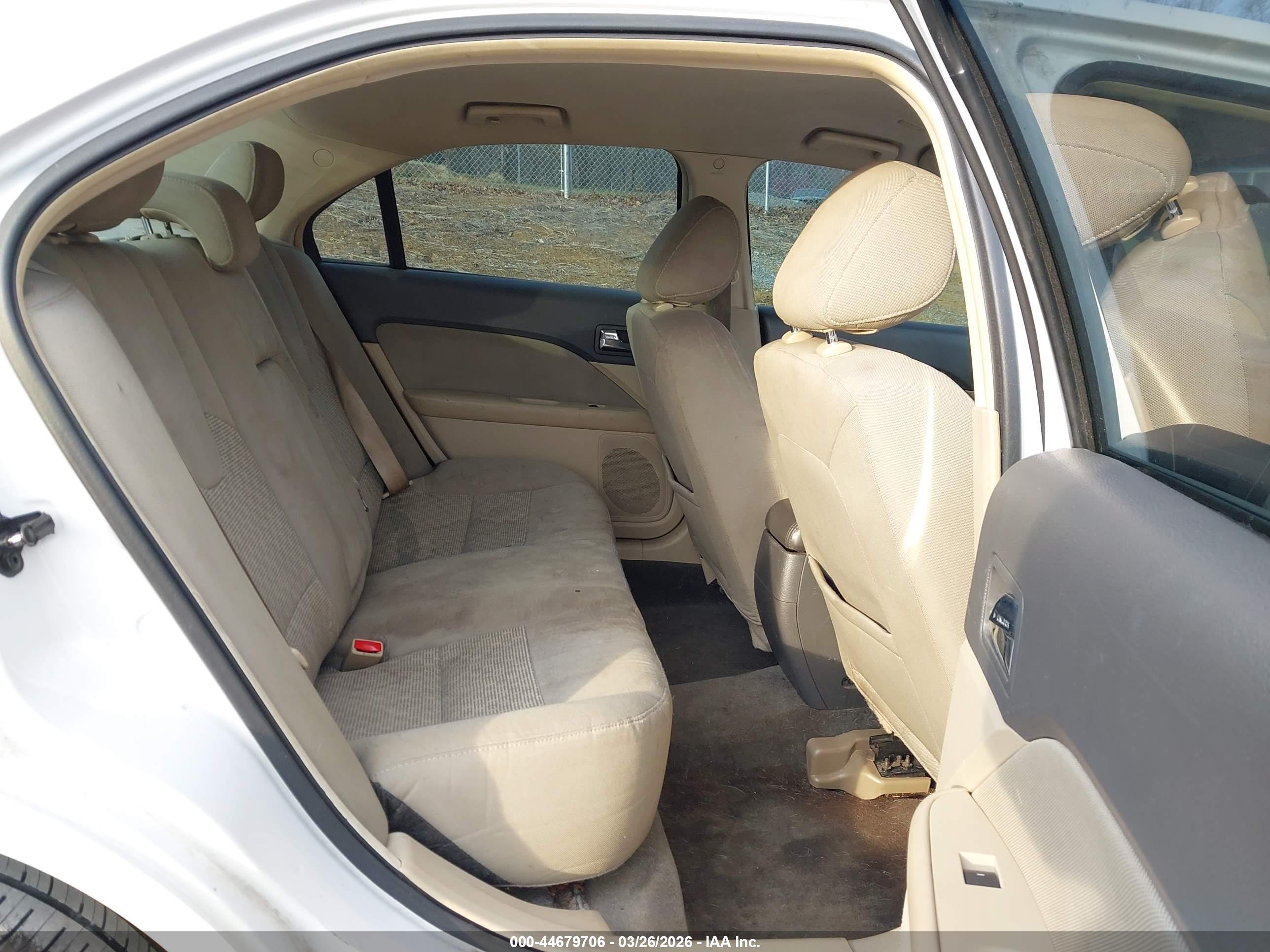 FORD FUSION image 8
