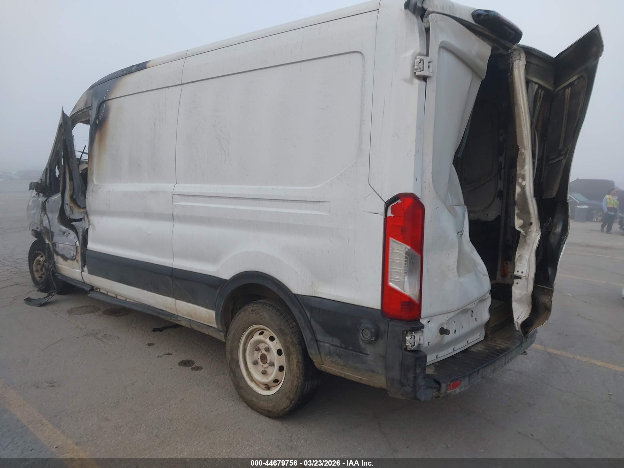FORD TRANSIT-150 image 3