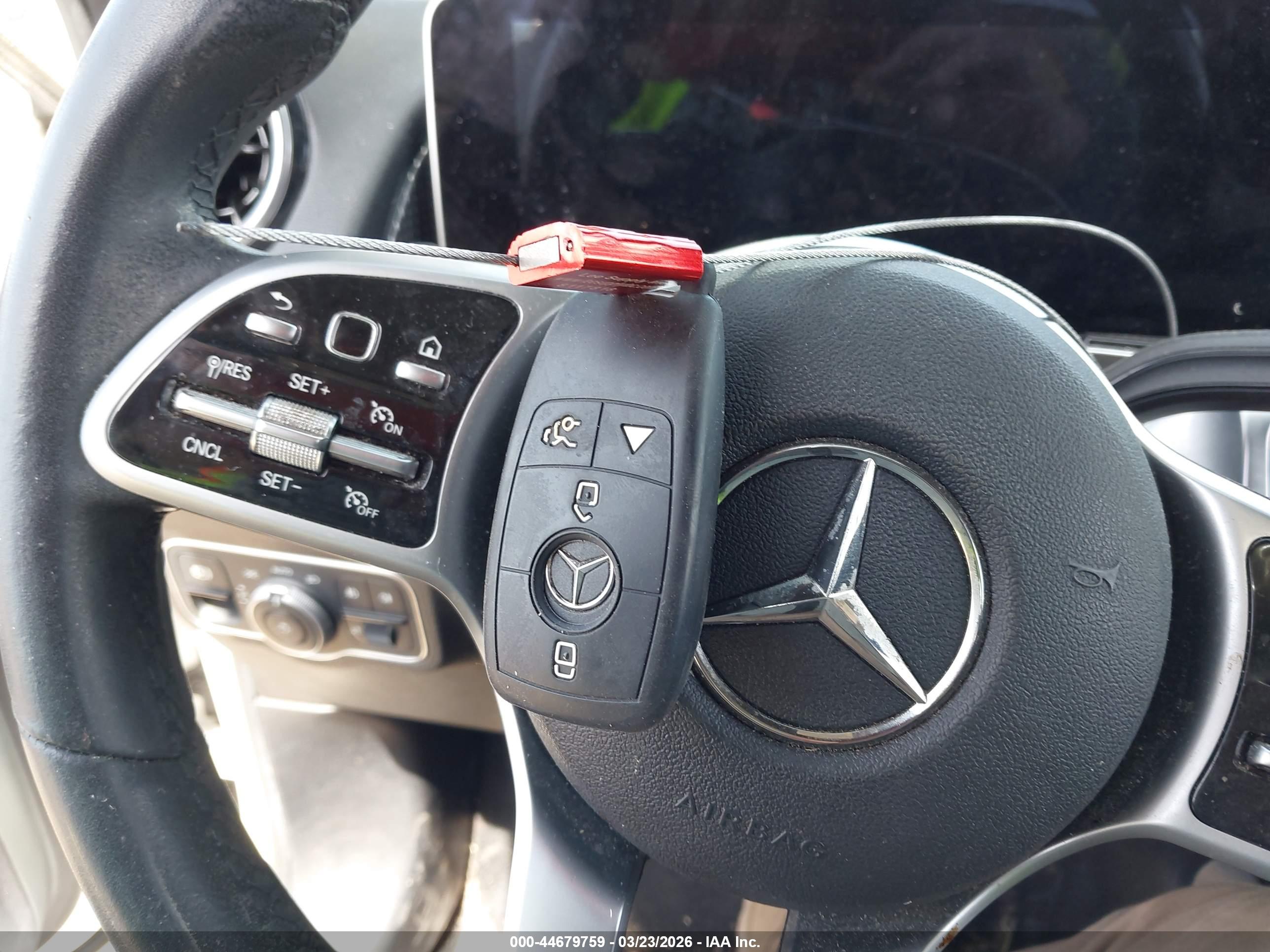 MERCEDES-BENZ GLB image 11