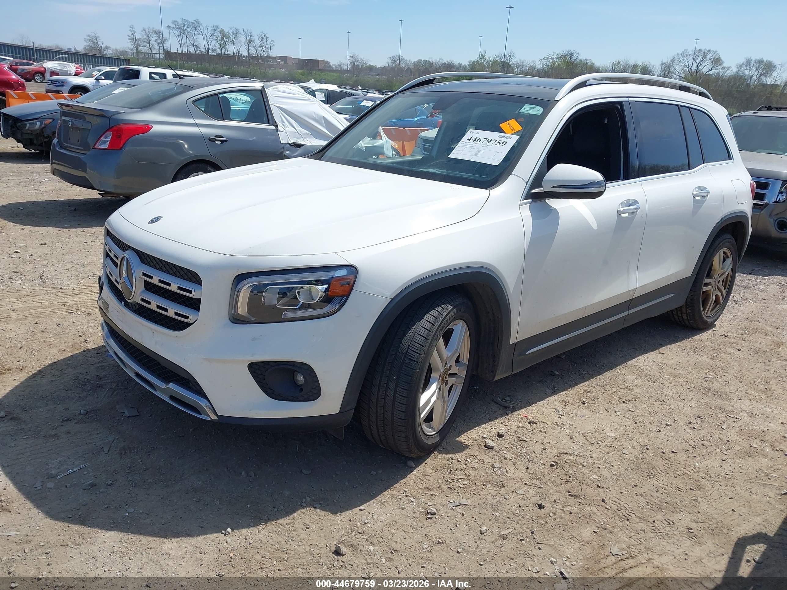 MERCEDES-BENZ GLB image 2