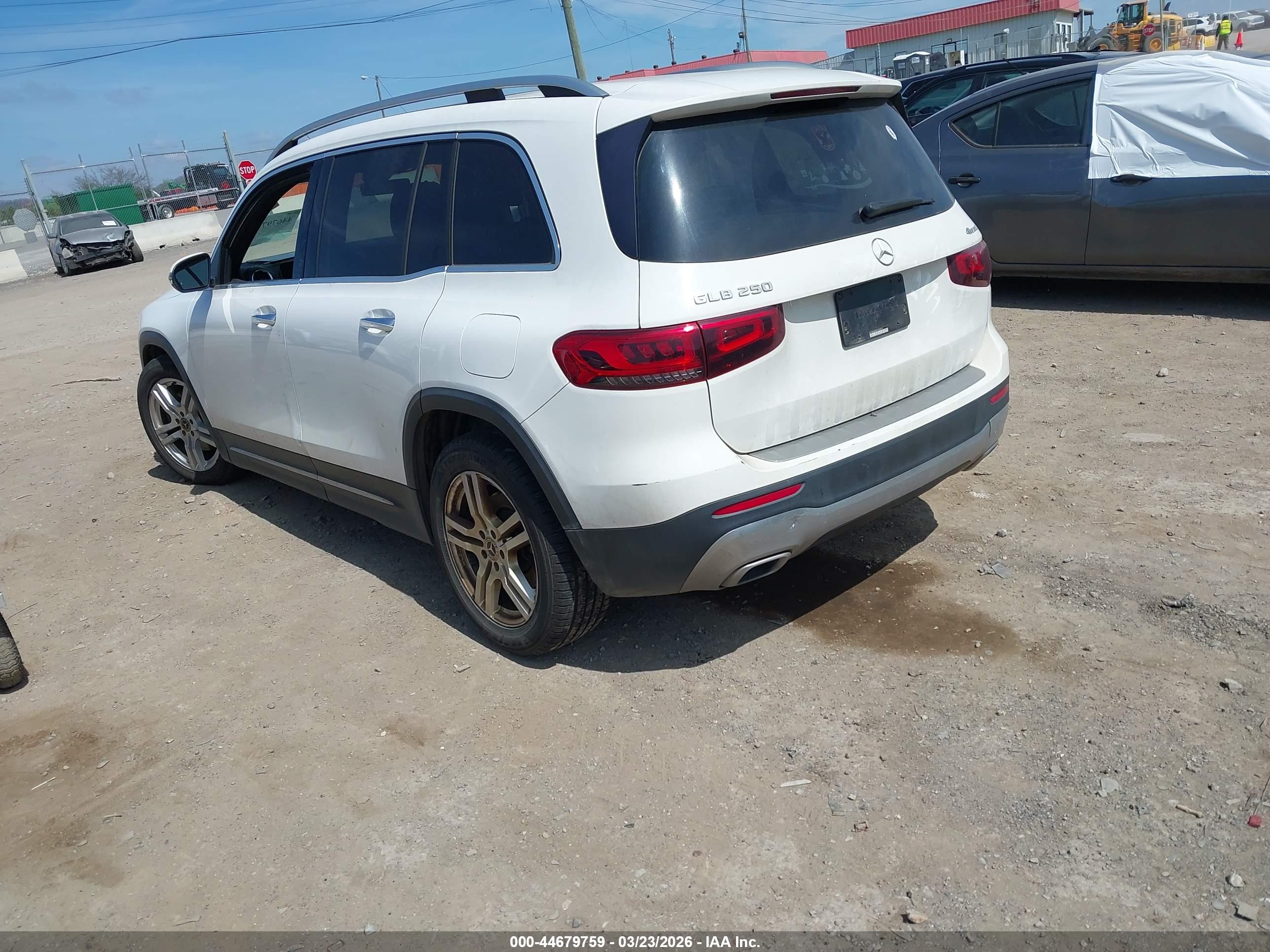 MERCEDES-BENZ GLB image 3