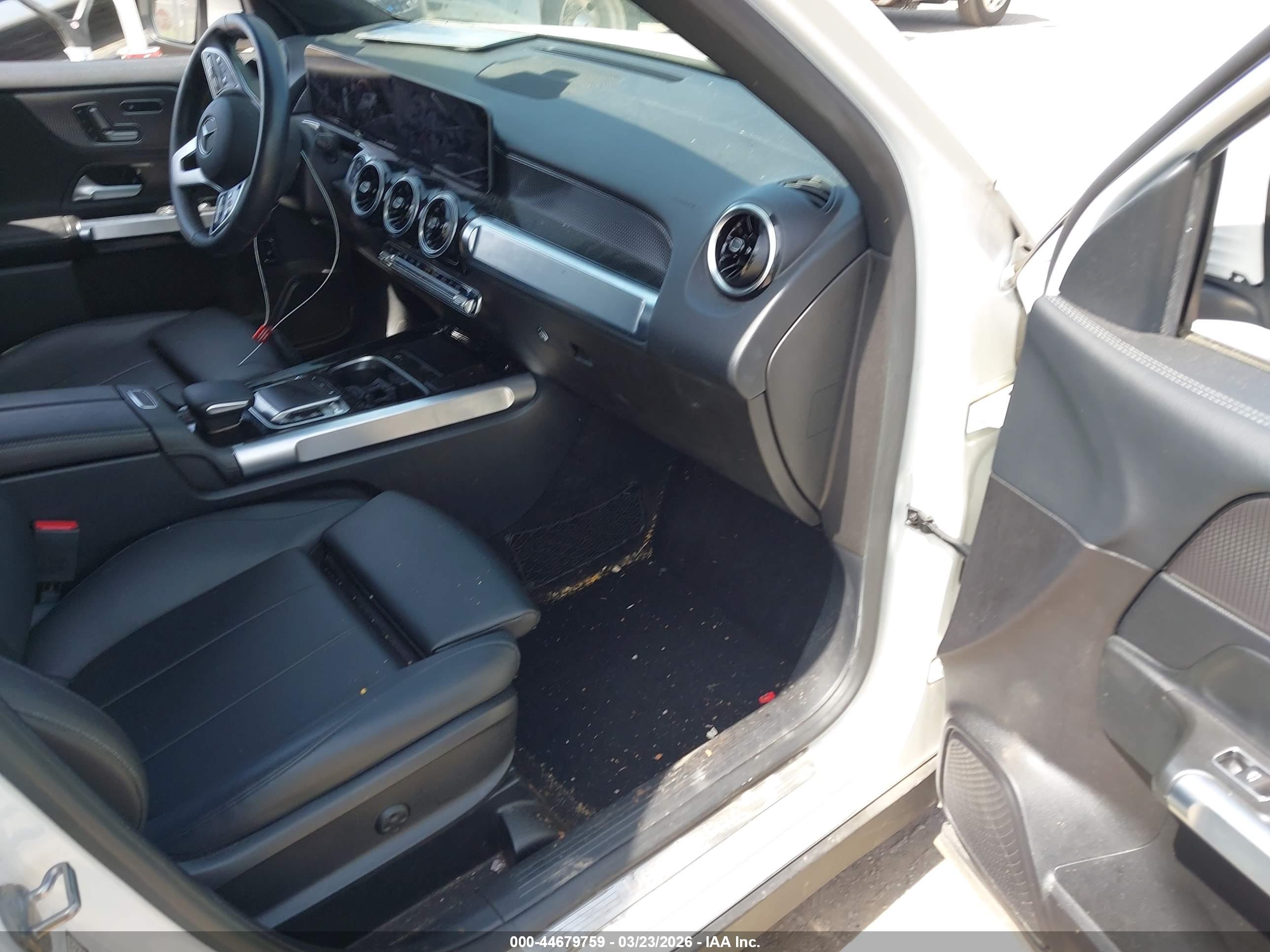 MERCEDES-BENZ GLB image 5