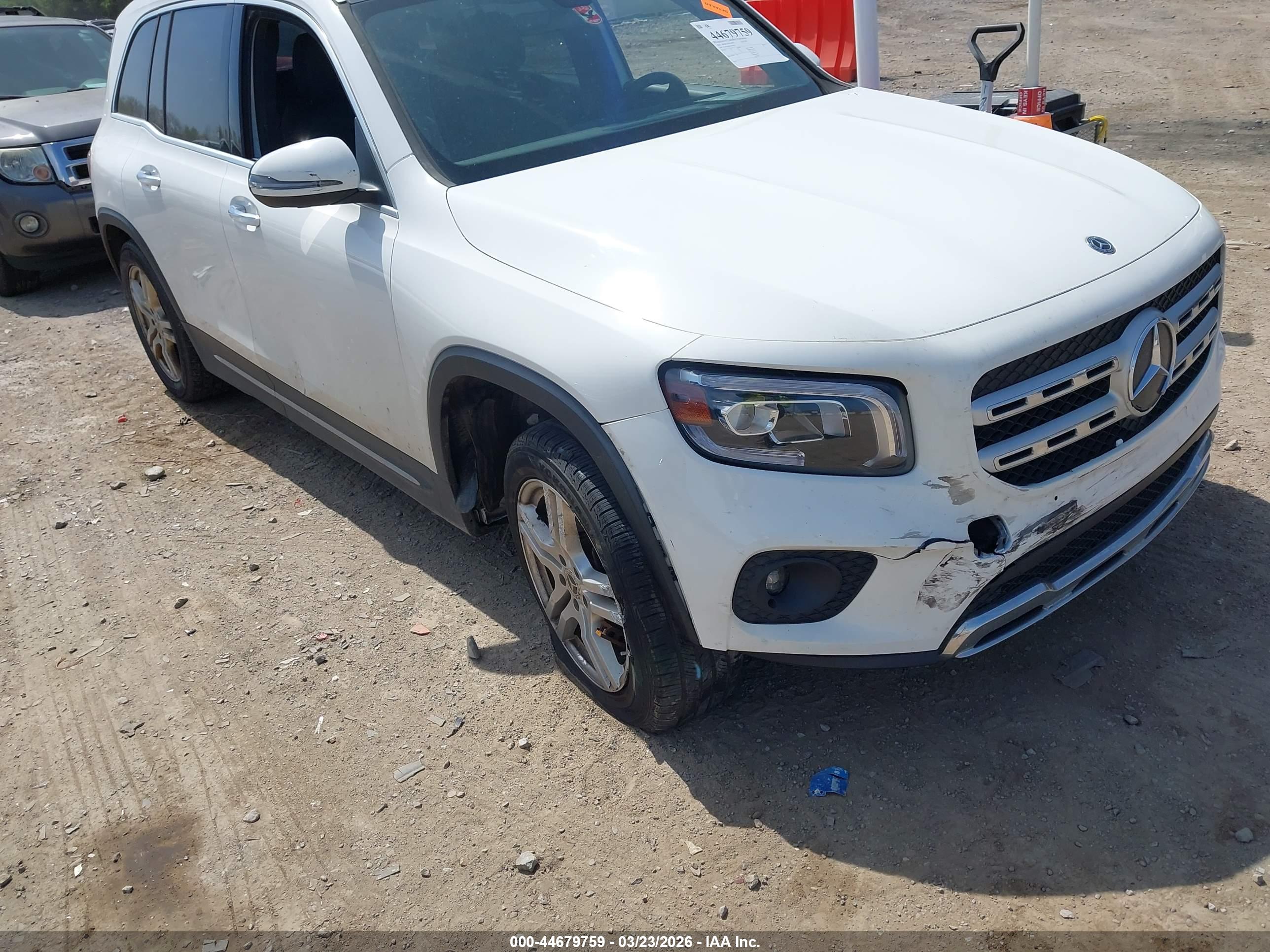 MERCEDES-BENZ GLB image 6
