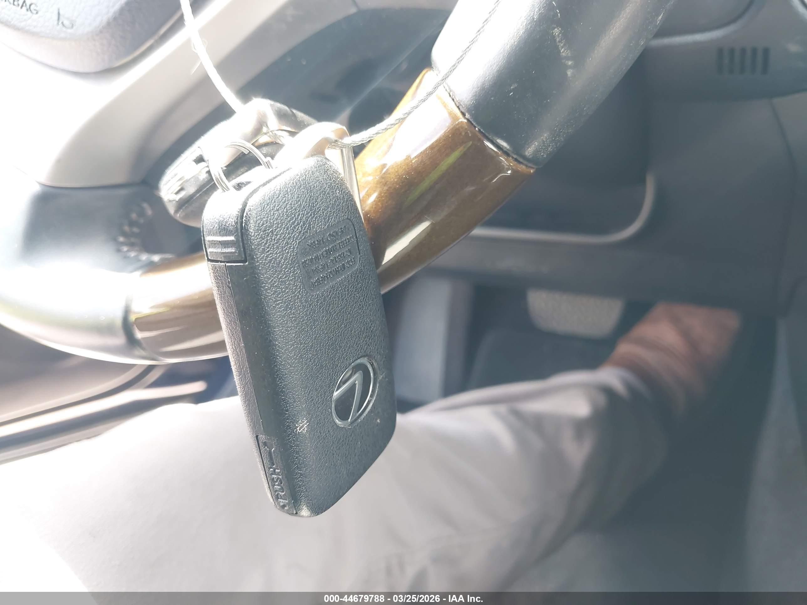LEXUS ES image 11