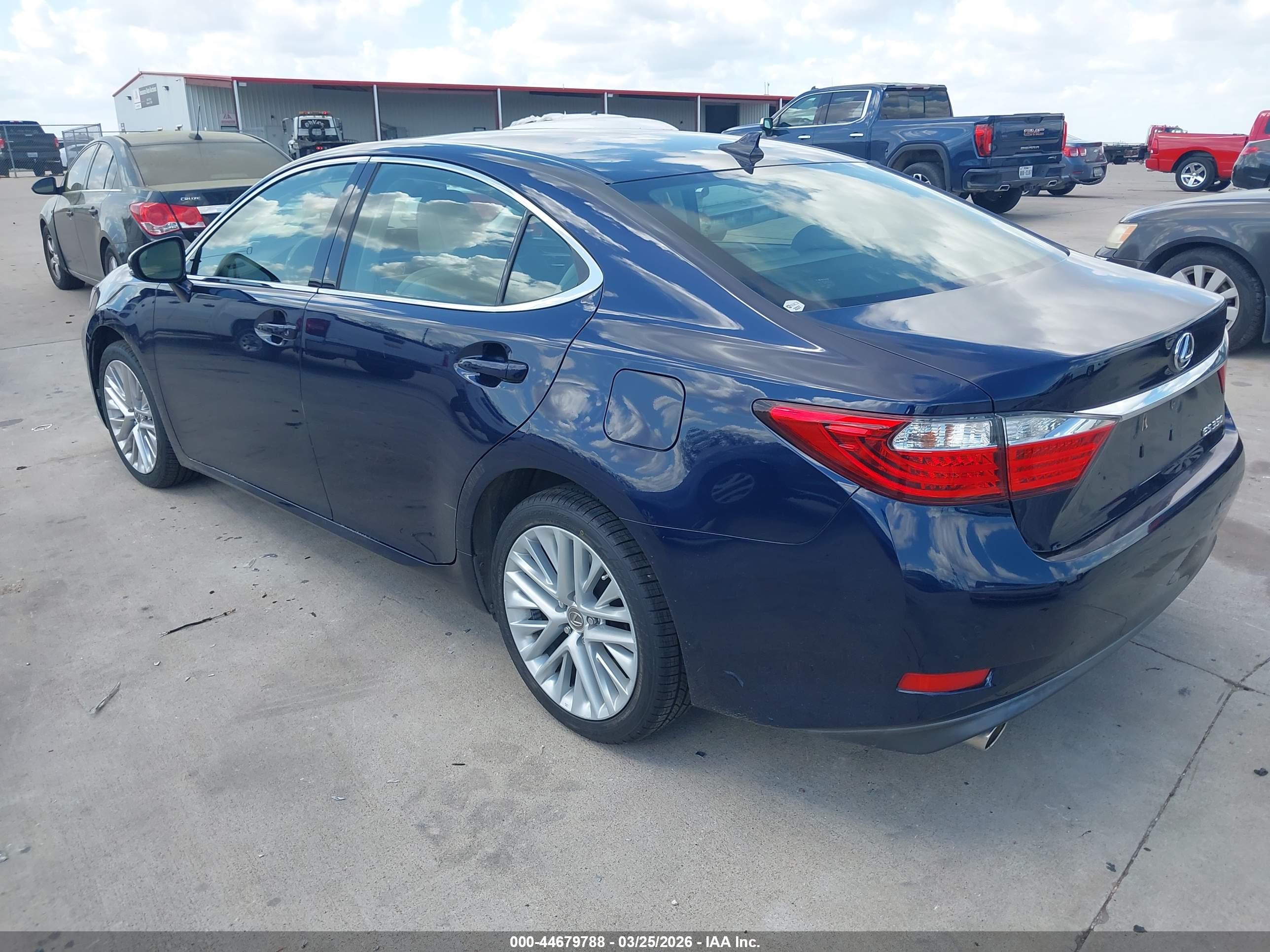 LEXUS ES image 3