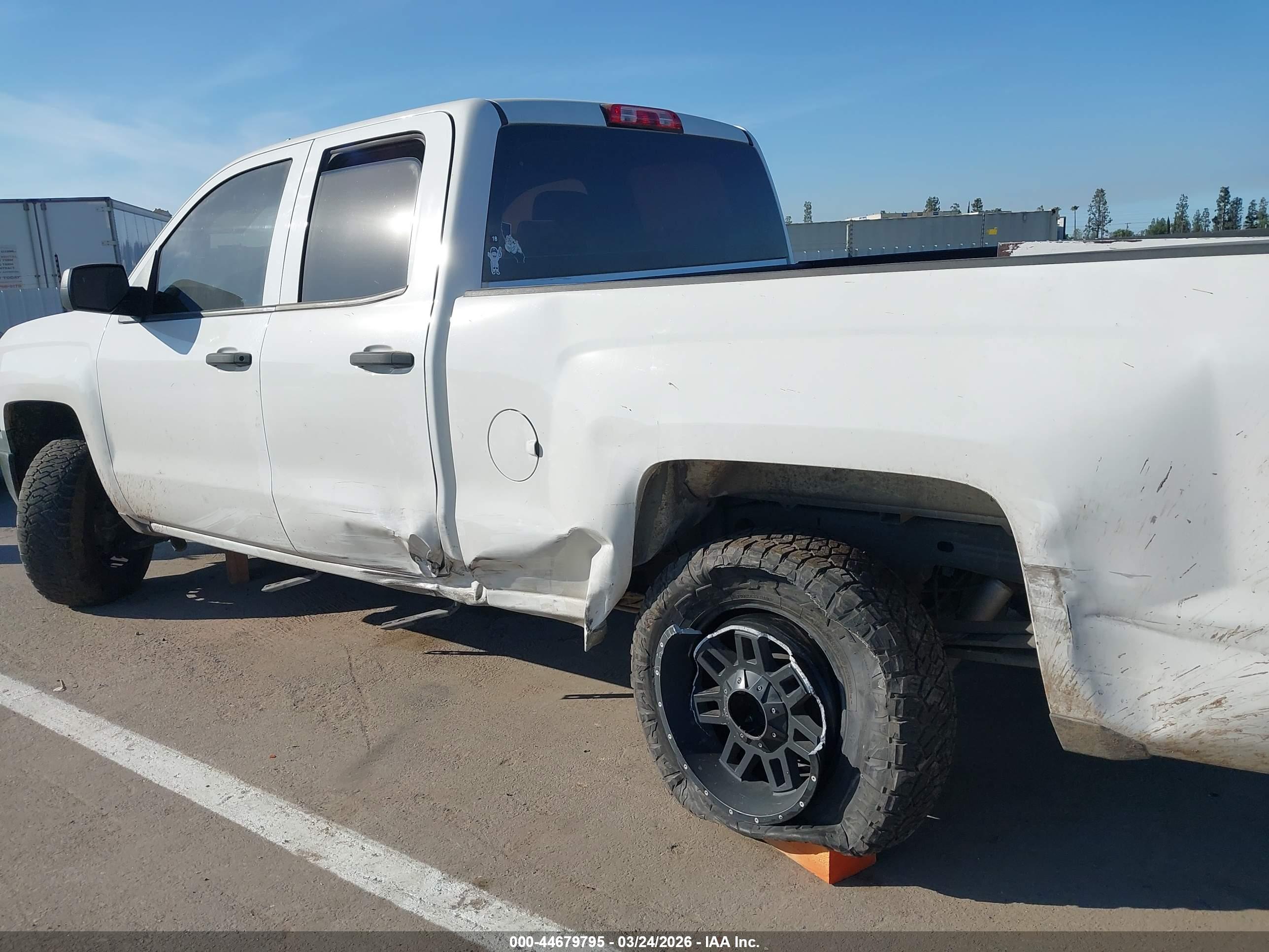 CHEVROLET SILVERADO image 6
