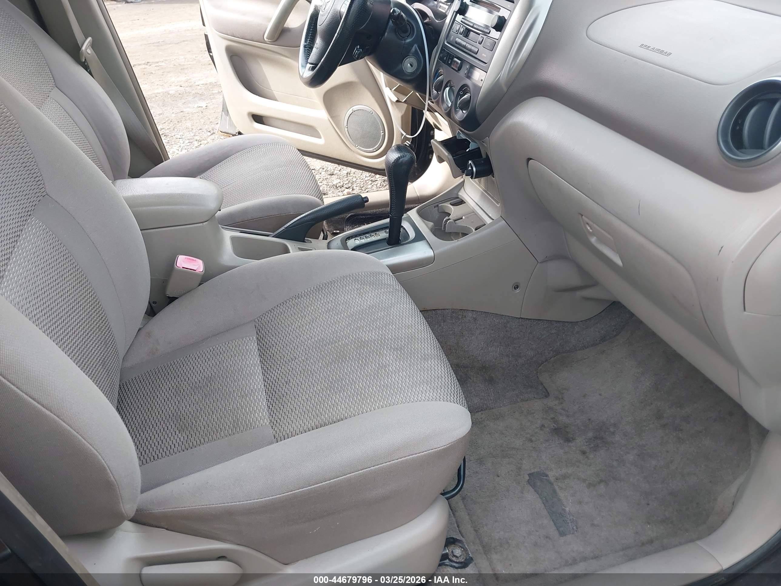 TOYOTA RAV4 image 5