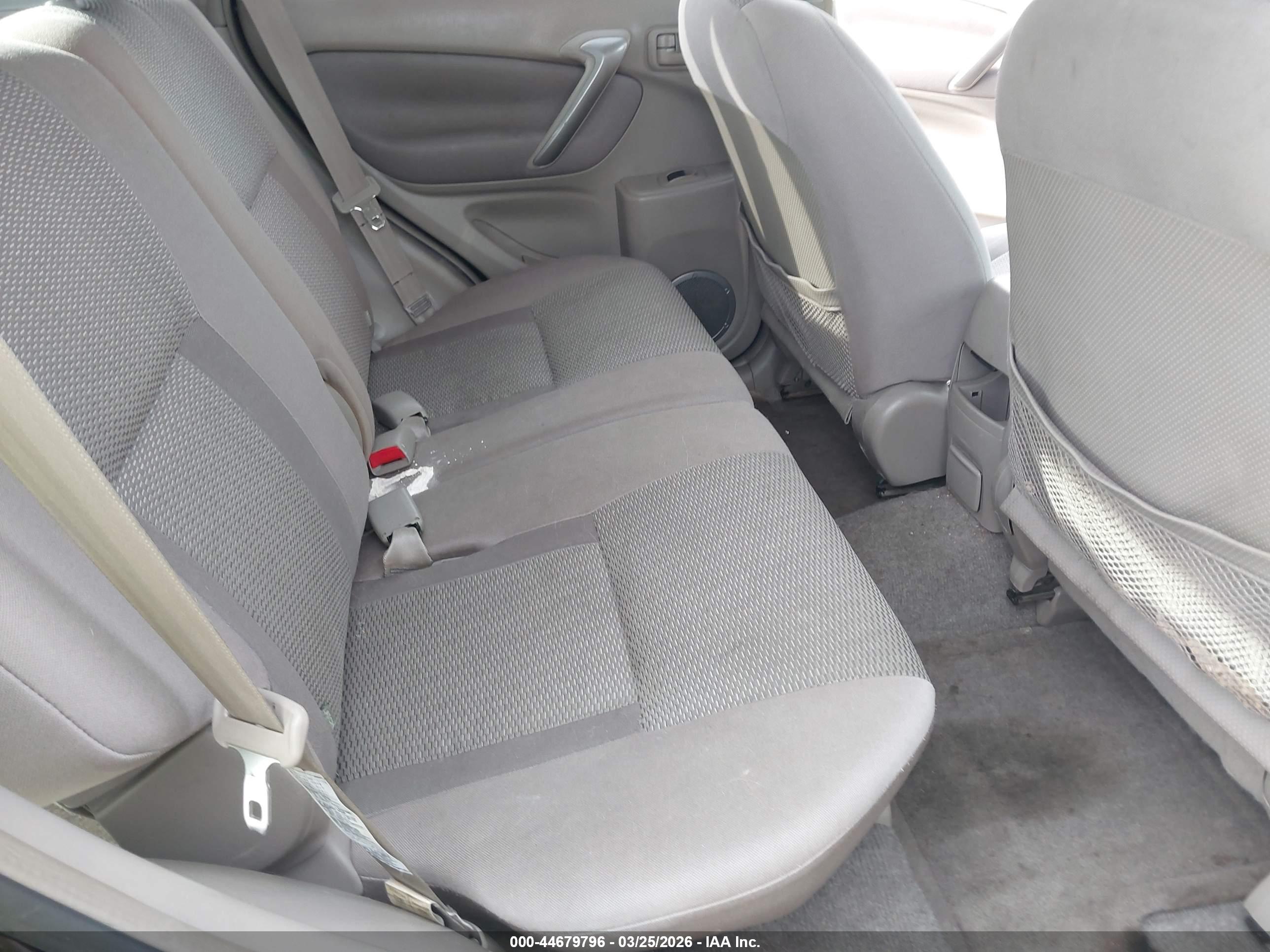 TOYOTA RAV4 image 8