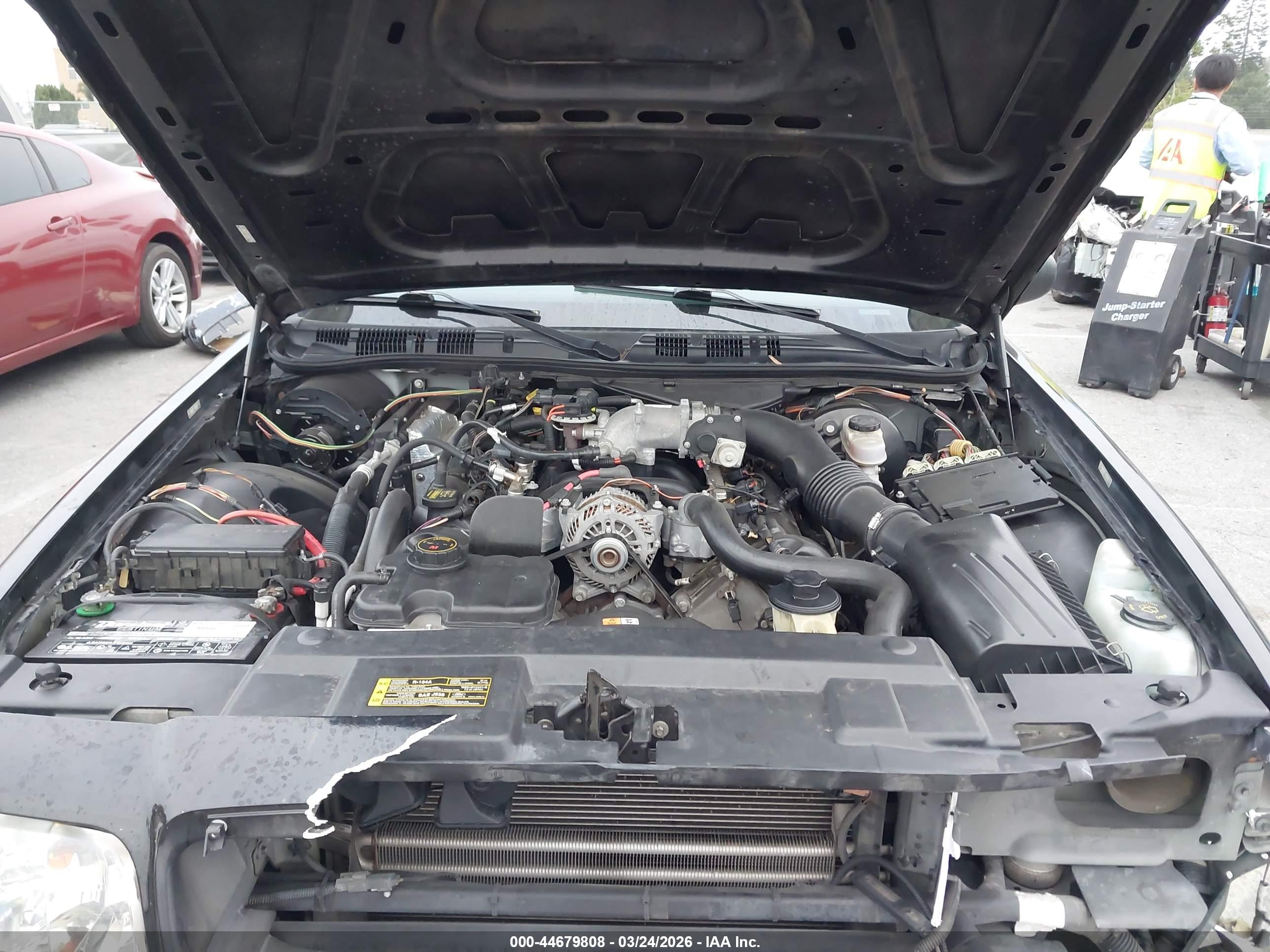 FORD CROWN image 10