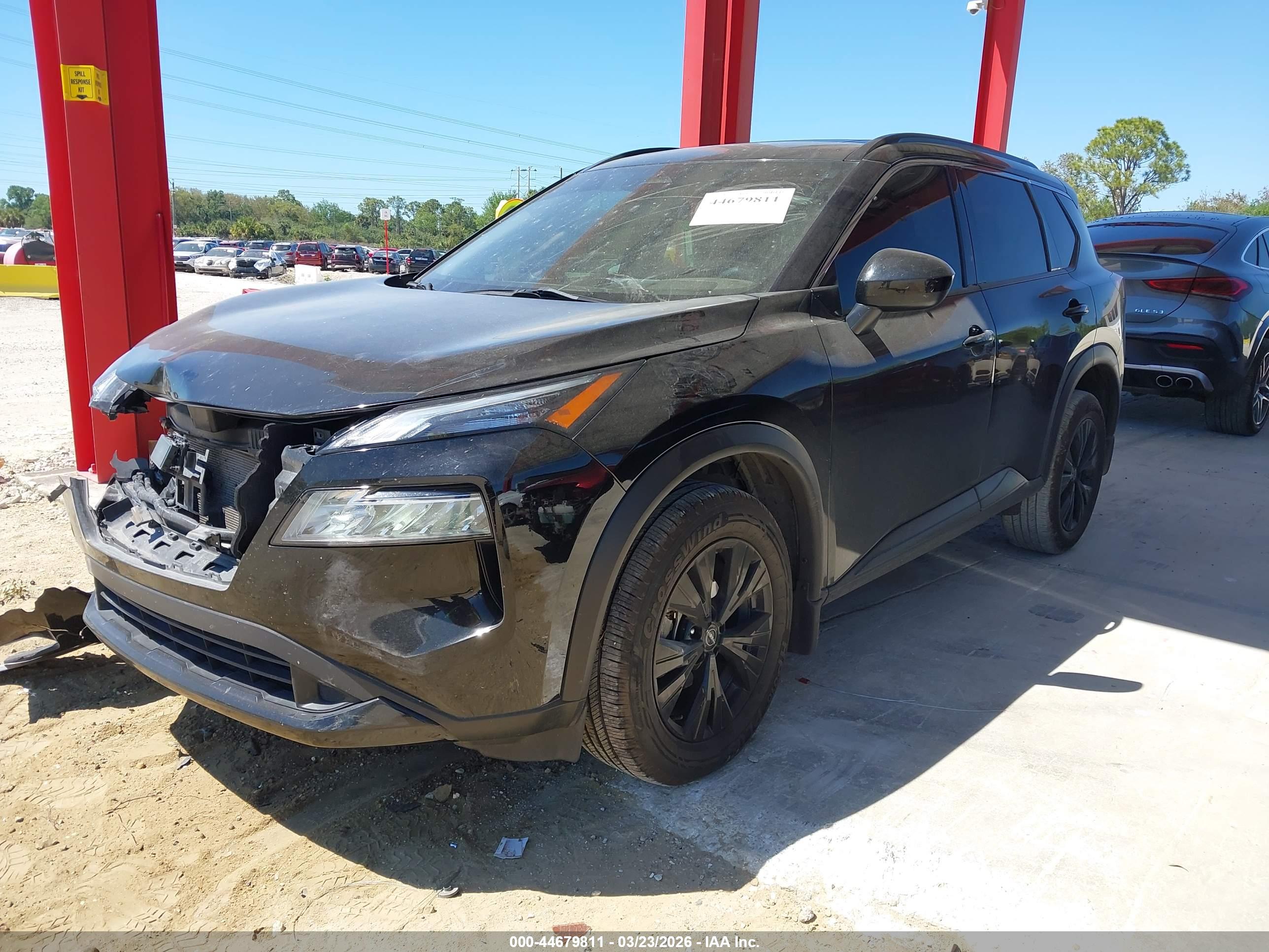 NISSAN ROGUE image 2