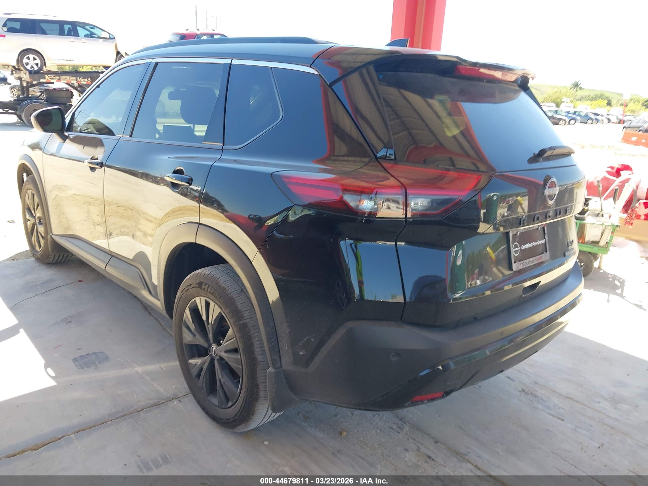NISSAN ROGUE image 3