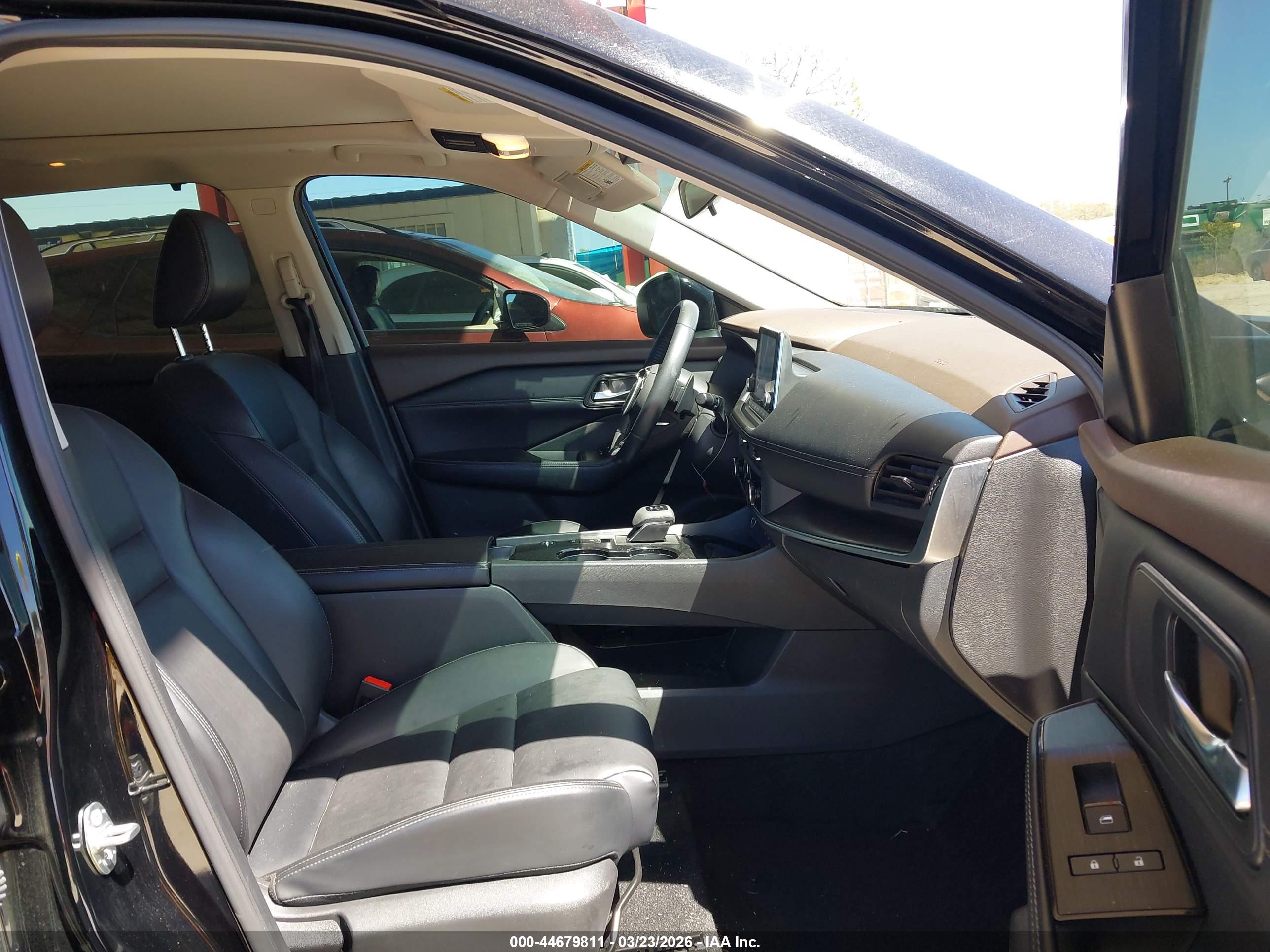 NISSAN ROGUE image 5