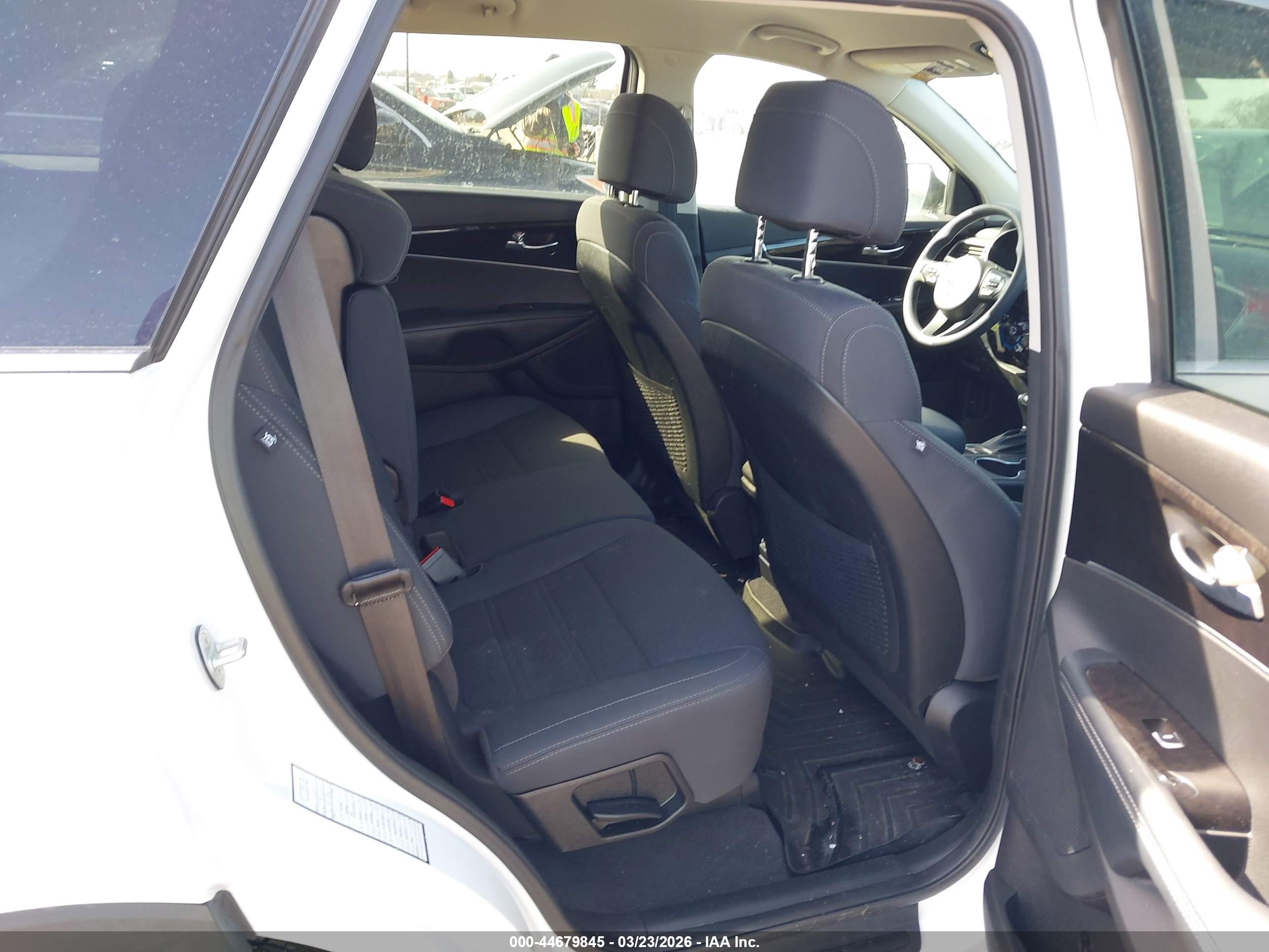 KIA SORENTO image 8