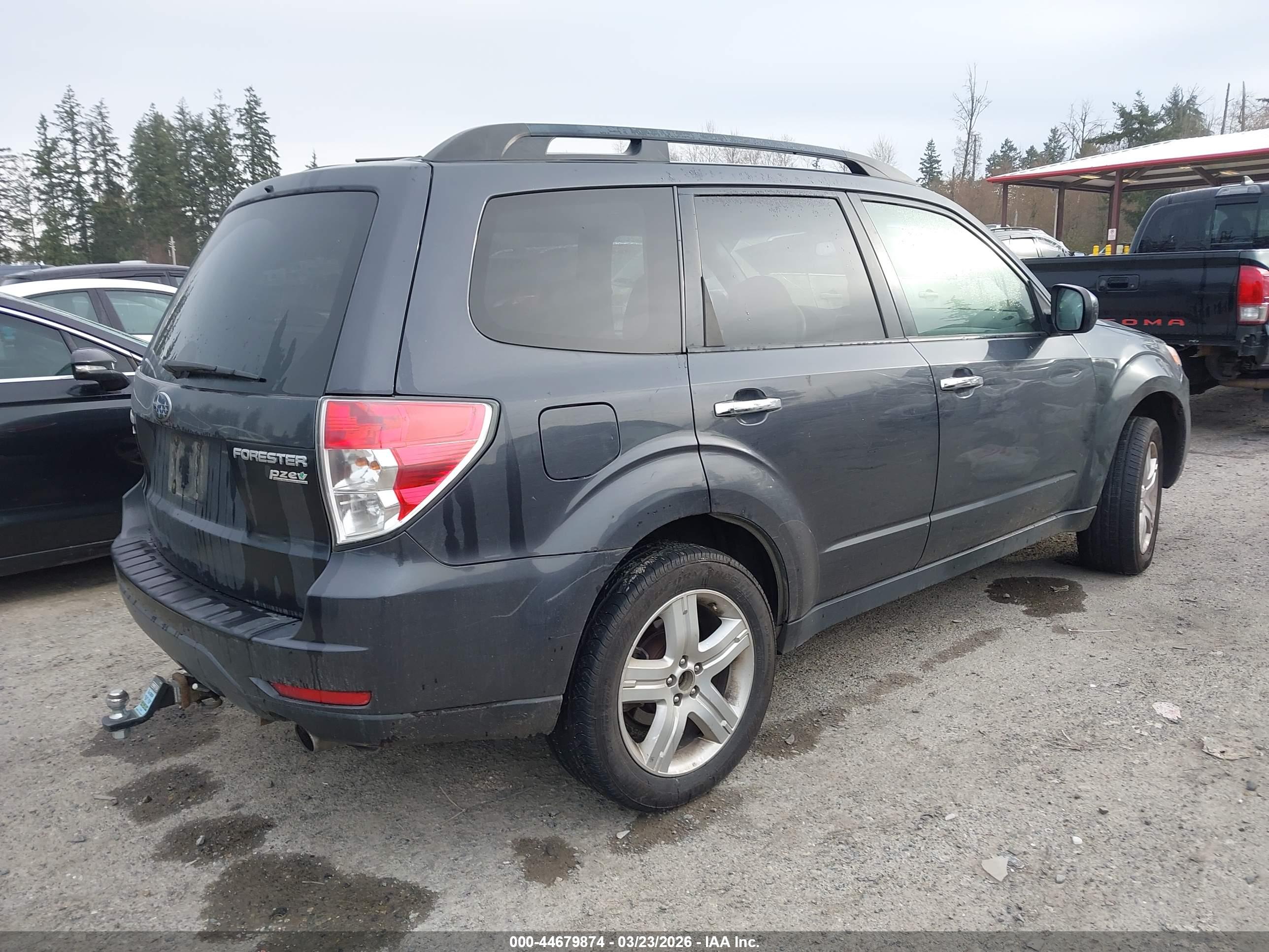 SUBARU FORESTER image 4