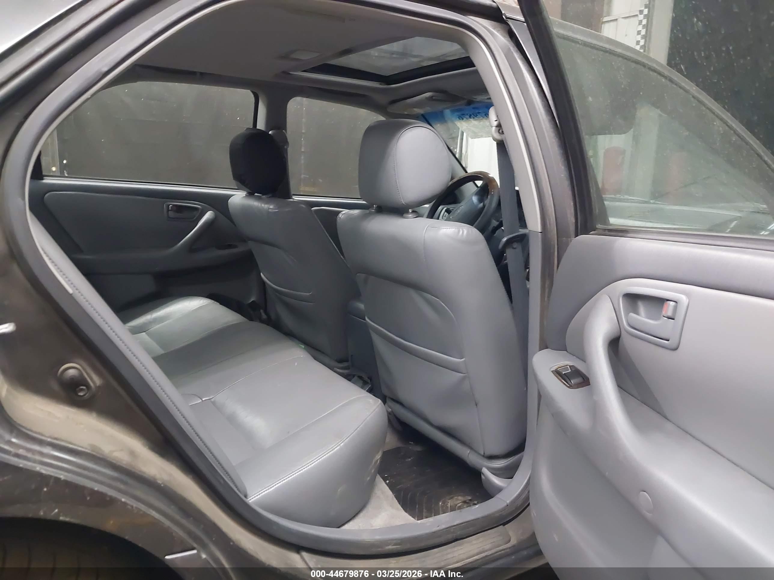 TOYOTA CAMRY image 8