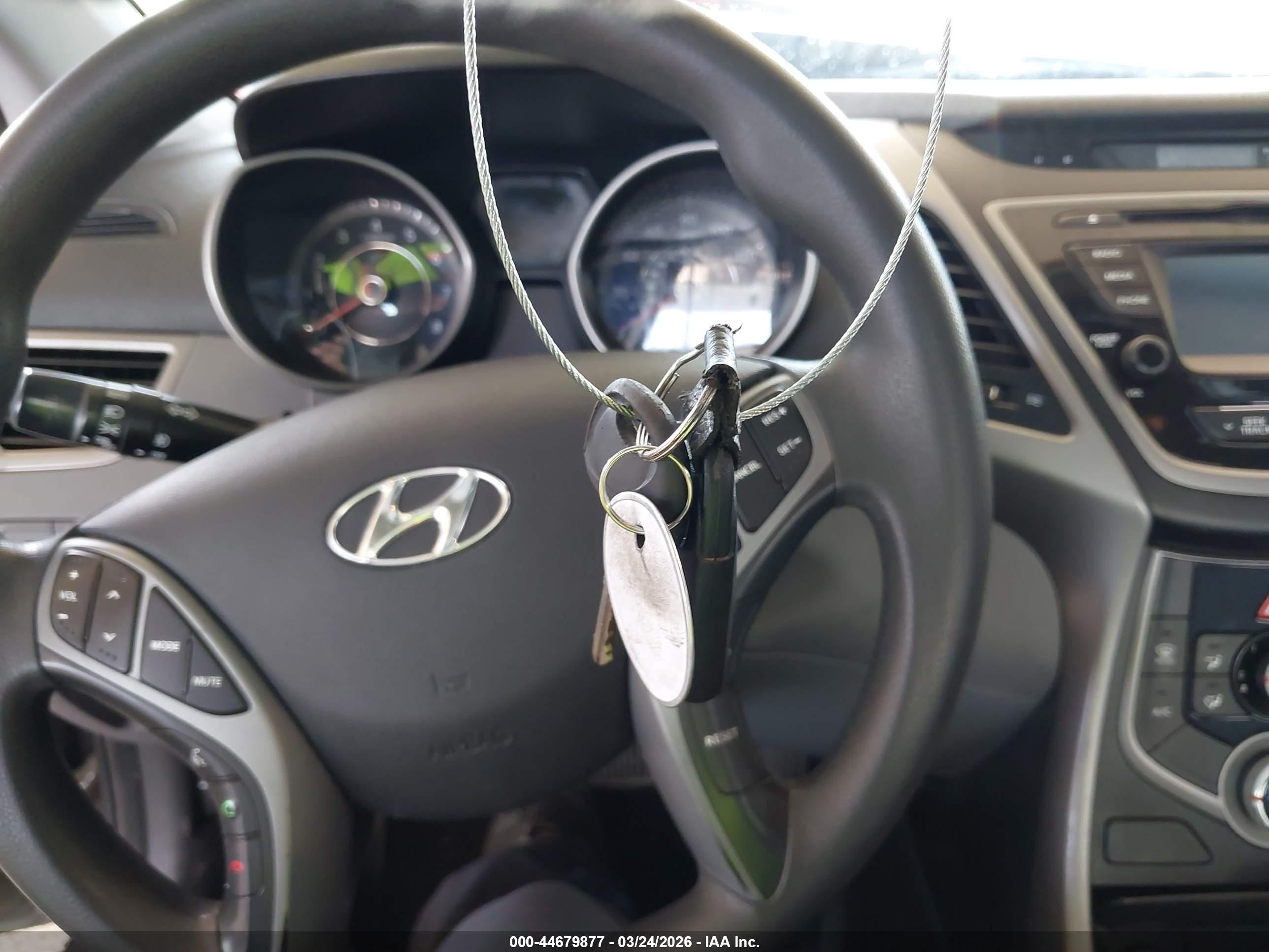 HYUNDAI ELANTRA image 11