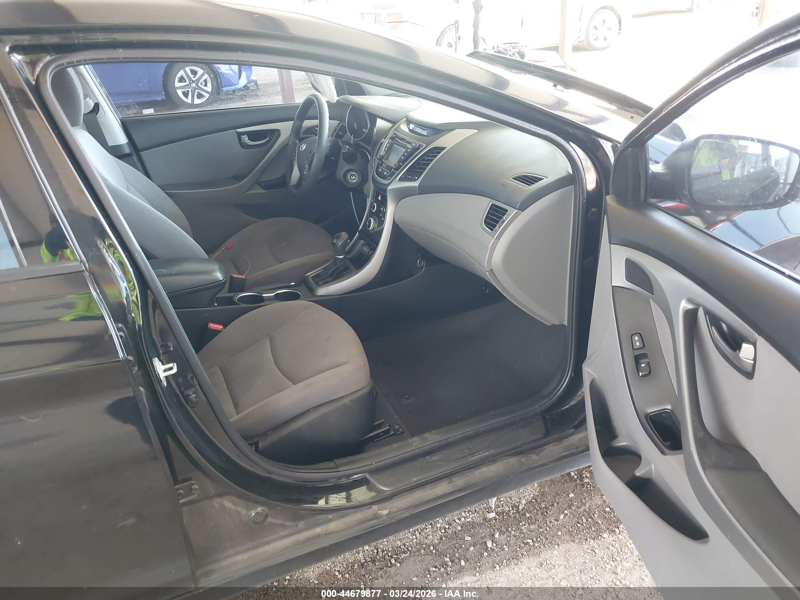 HYUNDAI ELANTRA image 5