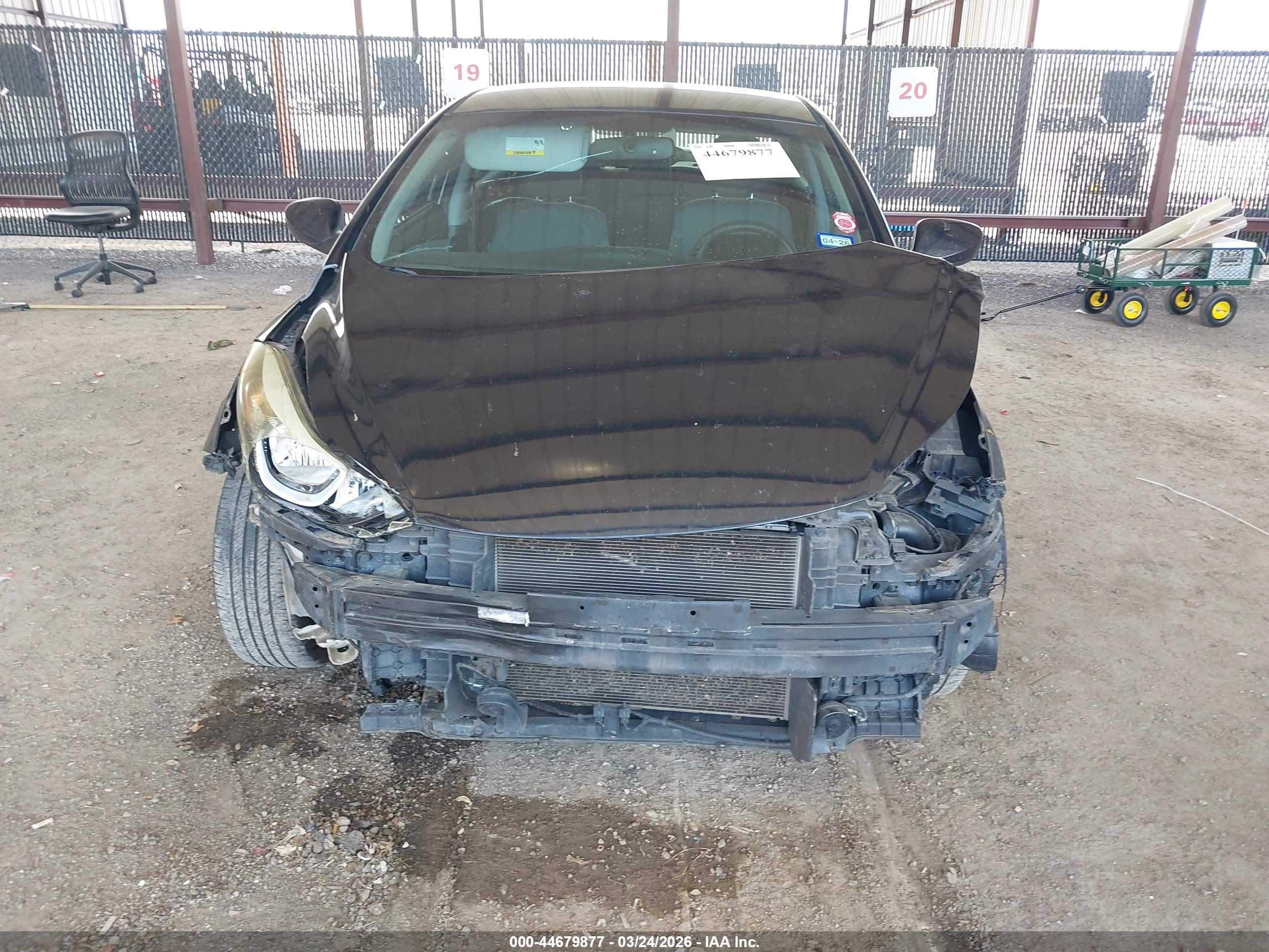 HYUNDAI ELANTRA image 6