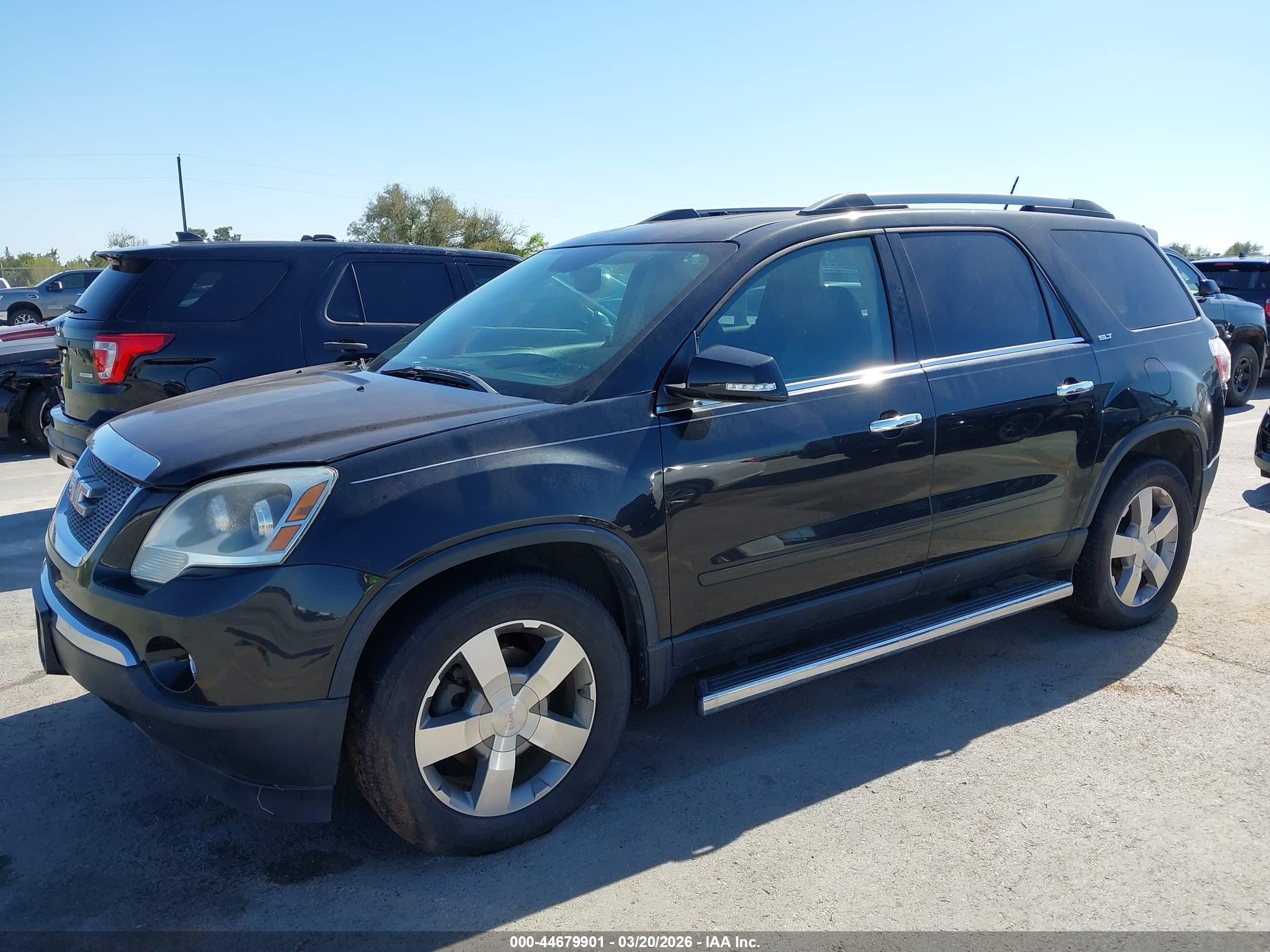 GMC ACADIA image 2