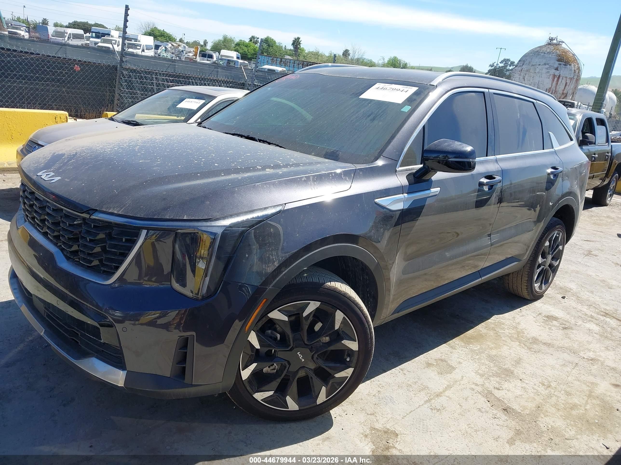KIA SORENTO image 2
