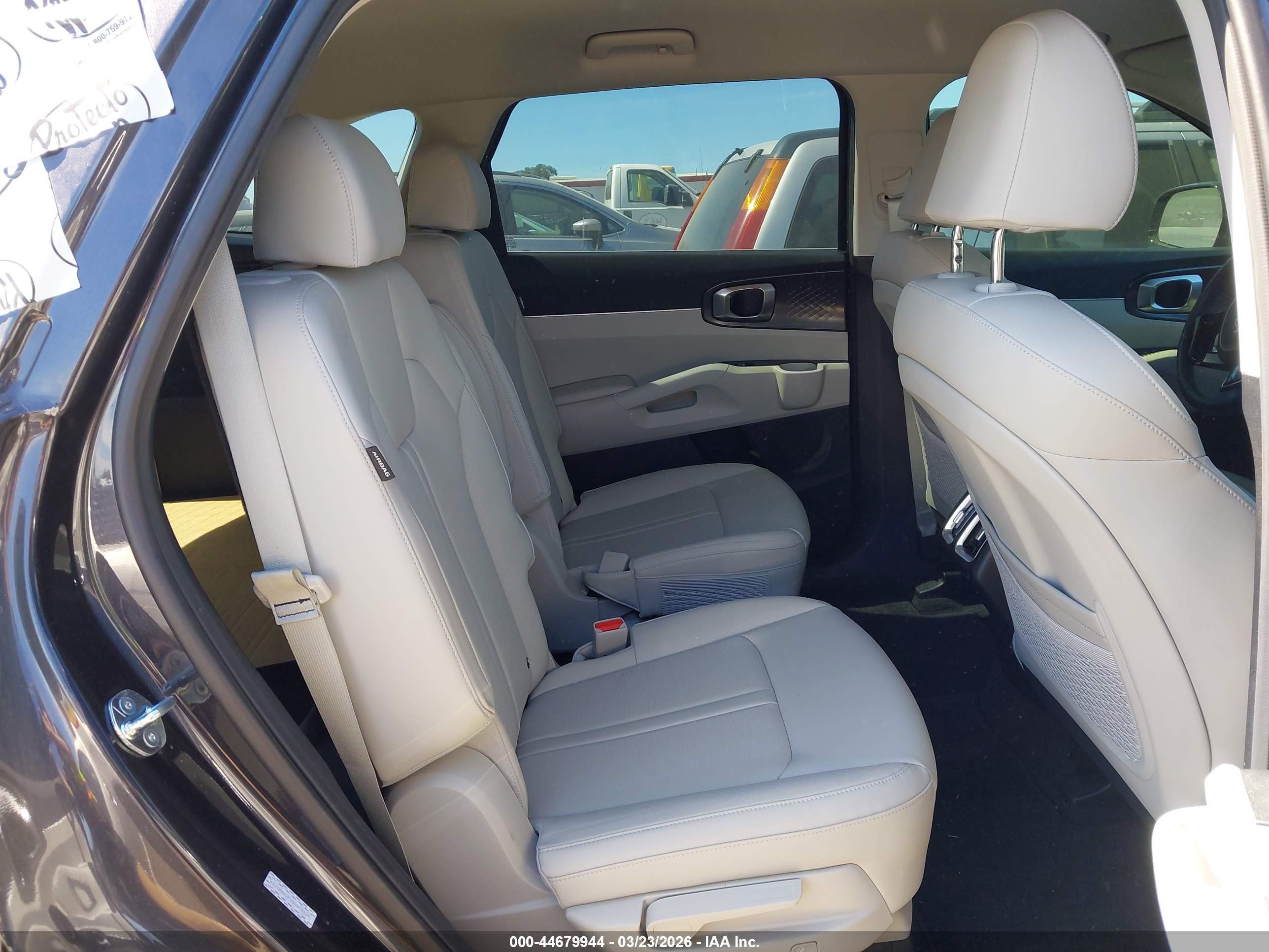 KIA SORENTO image 8